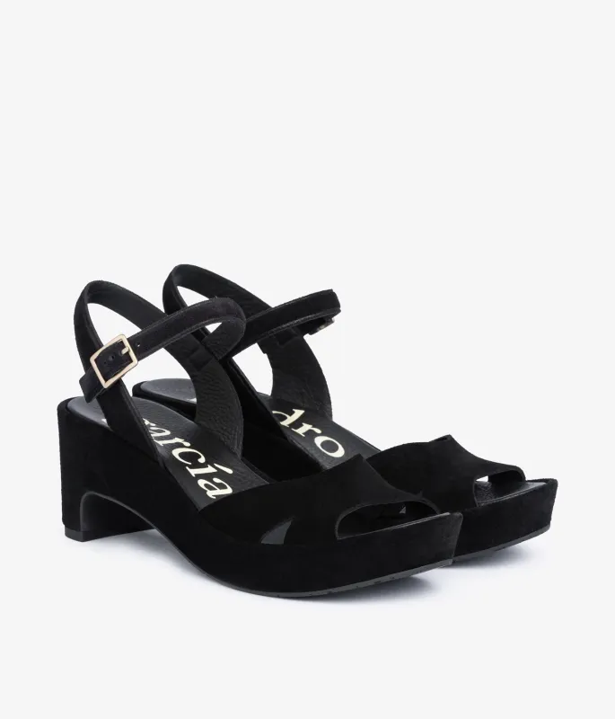dido / black castoro made by Pedro Garcia