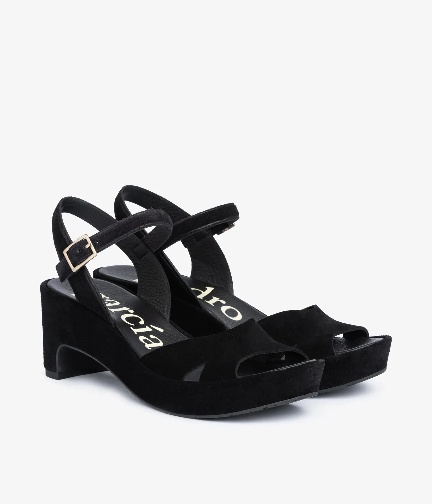 dido / black castoro sold by Pedro Garcia