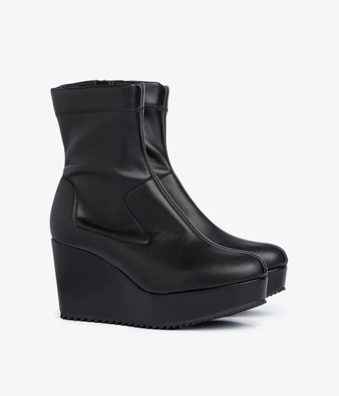 urbana / black leatherette made by Pedro Garcia