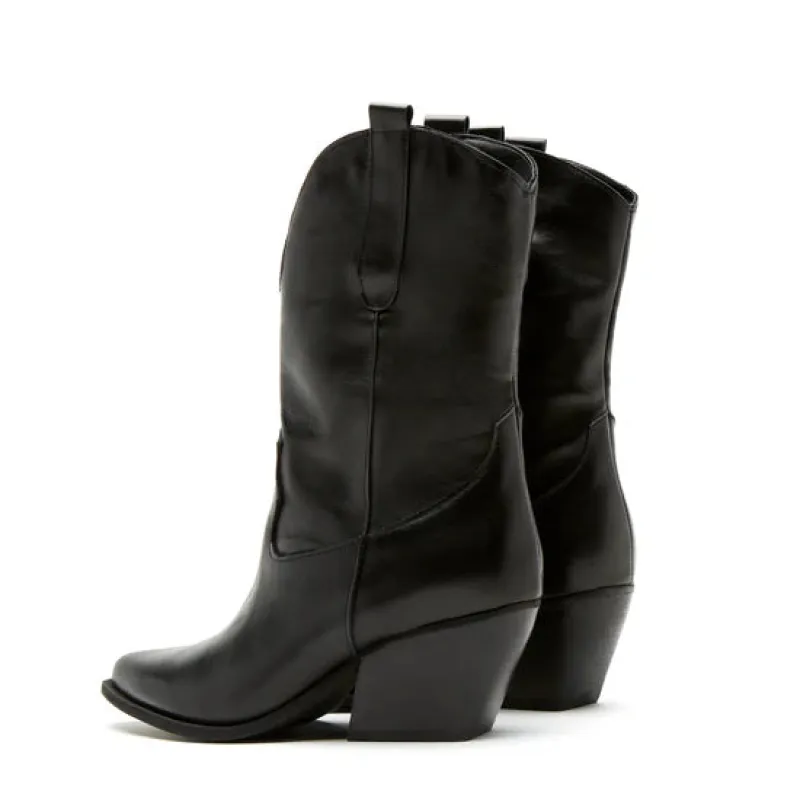 Zyla - Black Leather sold by Pepin
