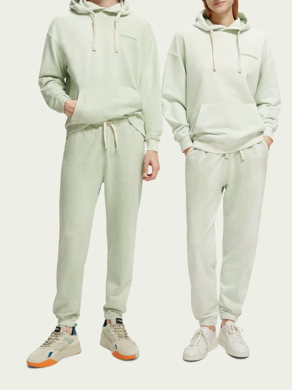 SCOTCH & SODA - Sweat à capuche teint végétal unisexe sold by Pepin