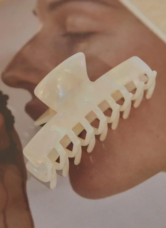 See Both Sides Hair Clip - Pearl made by Peppermayo