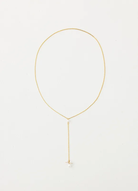 Silhouette Pearl Necklace - Gold made by Peppermayo