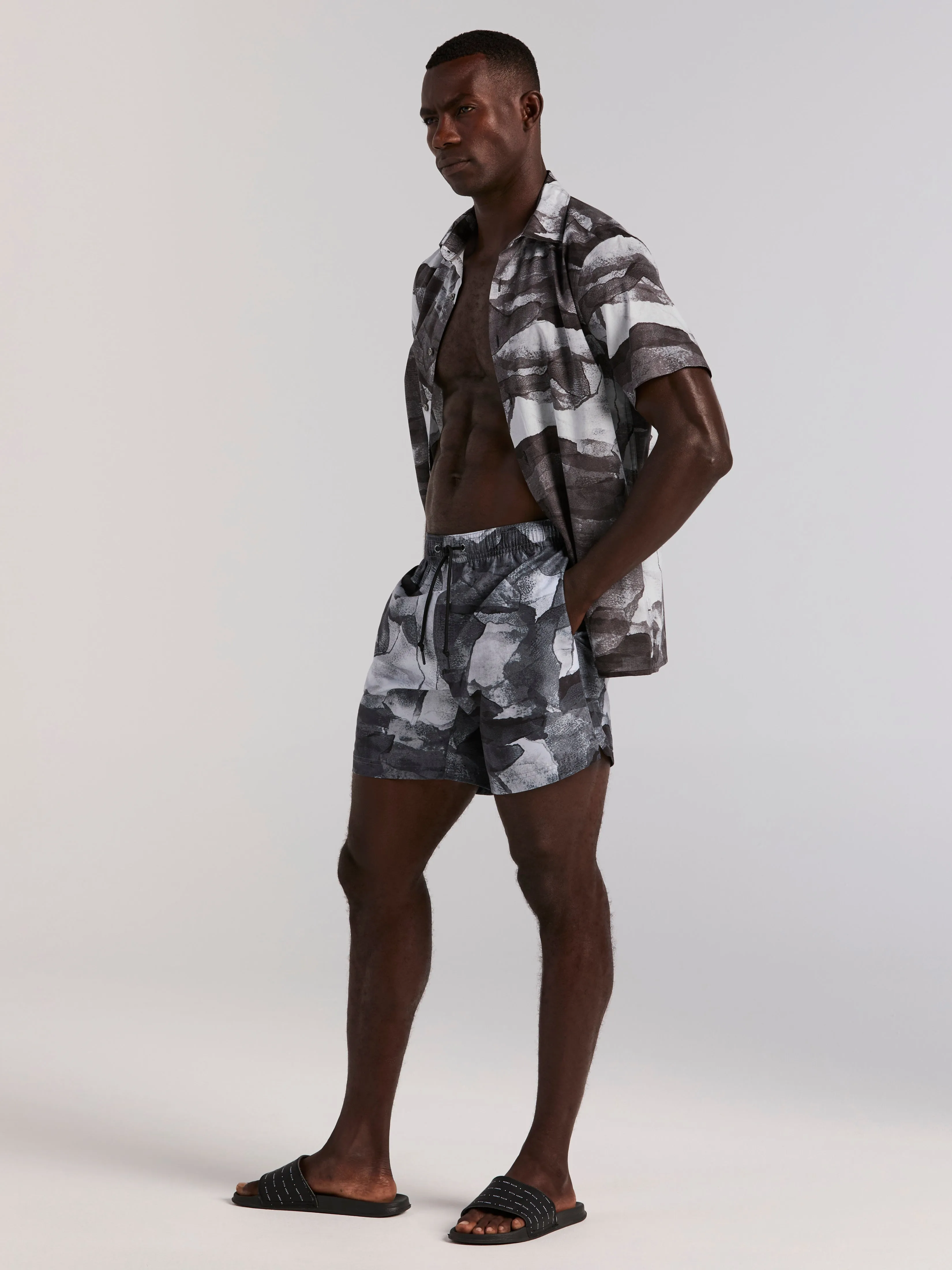 Abstract Wave Print Set sold by Perry Ellis