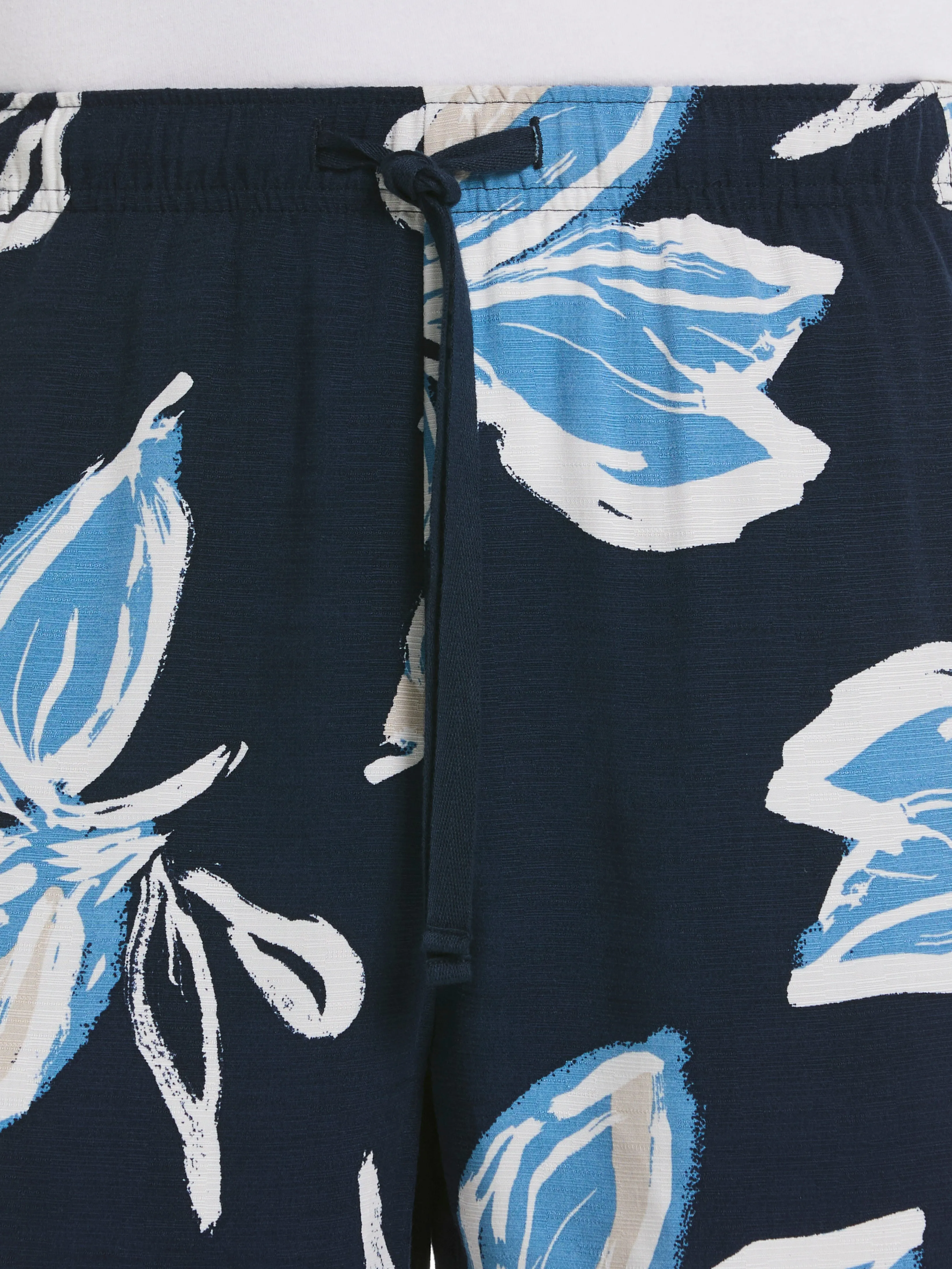 7" Pull-On Drawstring Printed Short sold by Perry Ellis product image thumbnail 4
