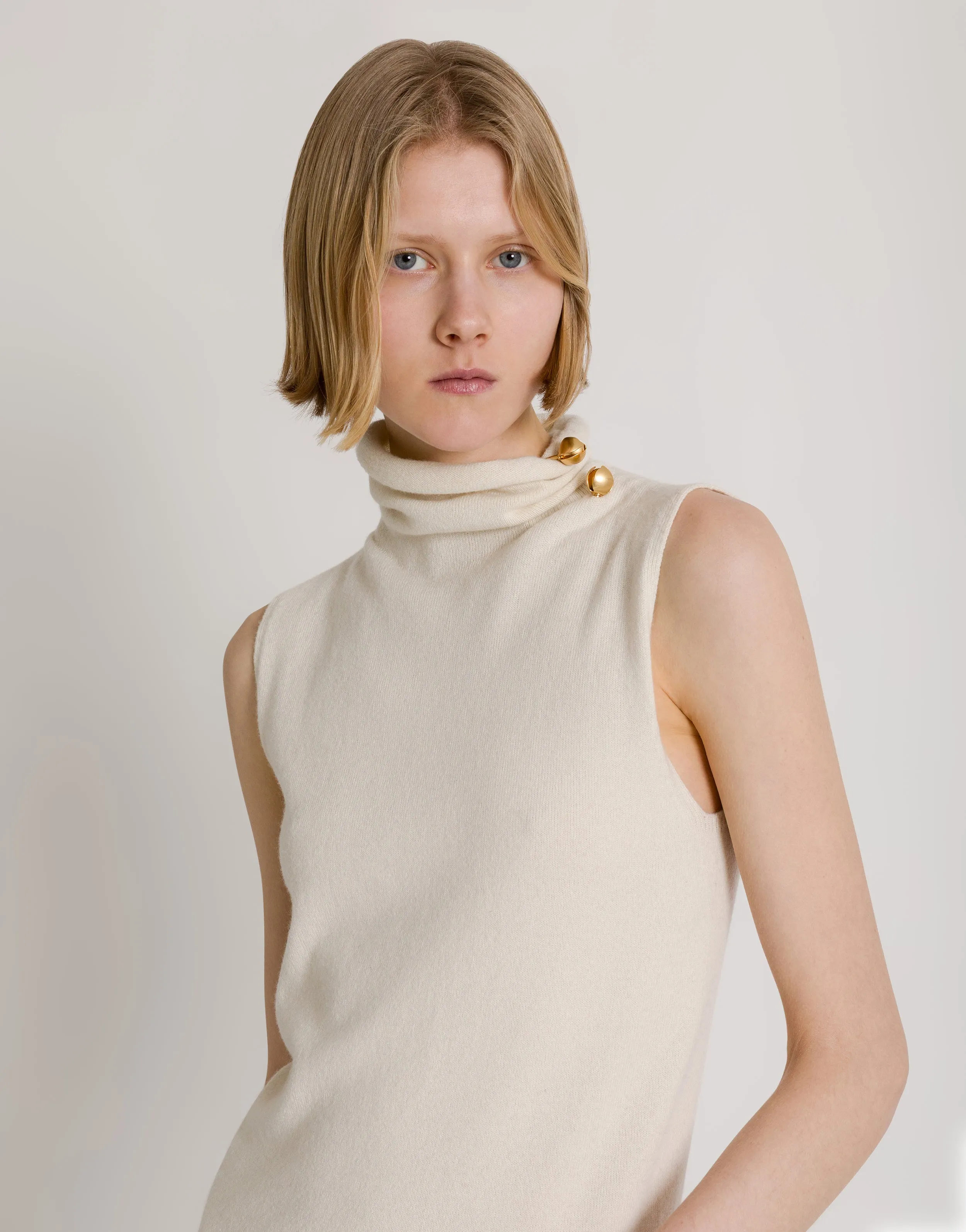 Top dolcevita in lana, seta e cashmere con spilla gioiello sold by Philosophy di Lorenzo Serafini product image thumbnail 4