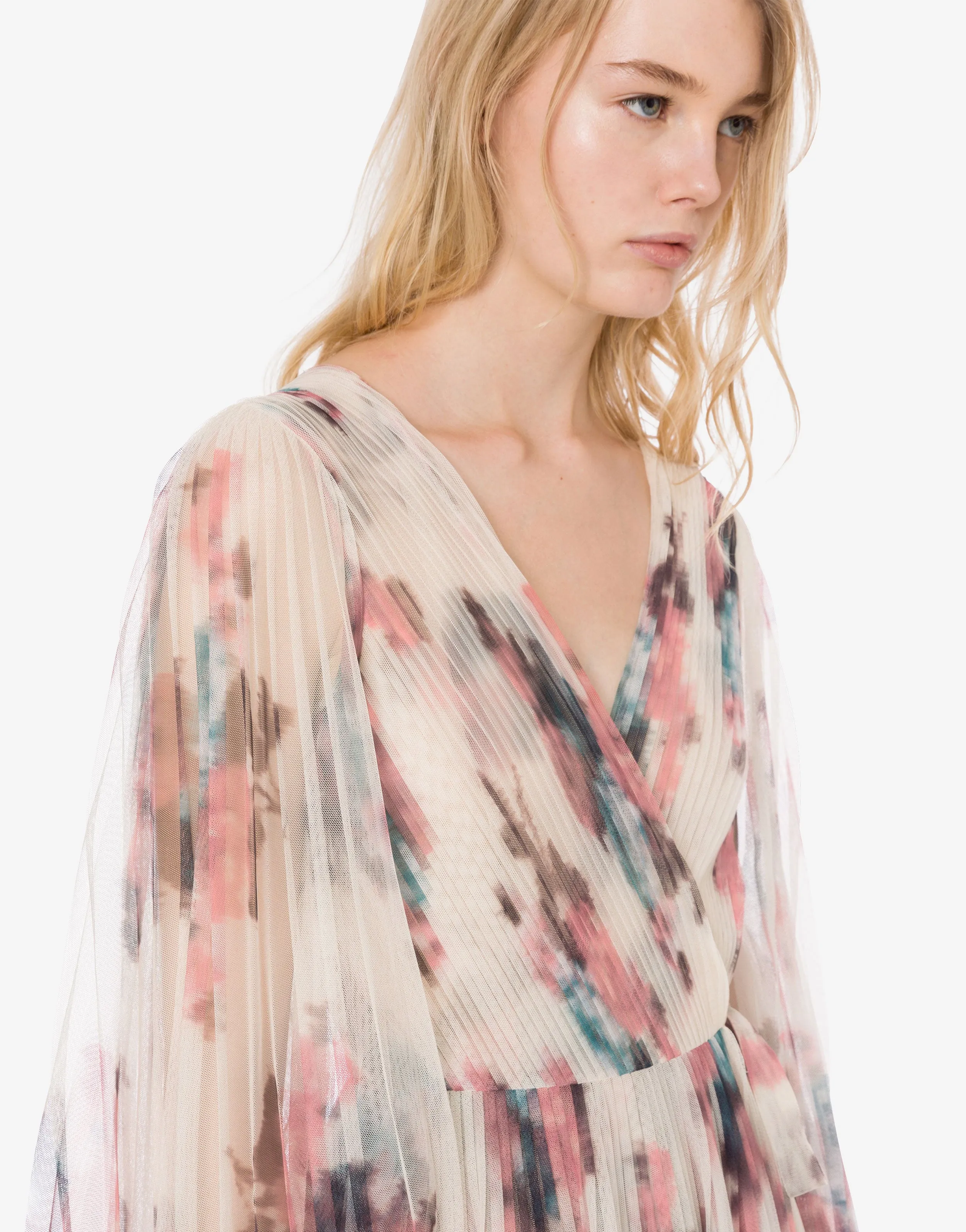 Abito in tulle plissettato con stampa fiori
sold by Philosophy di Lorenzo Serafini product image thumbnail 4