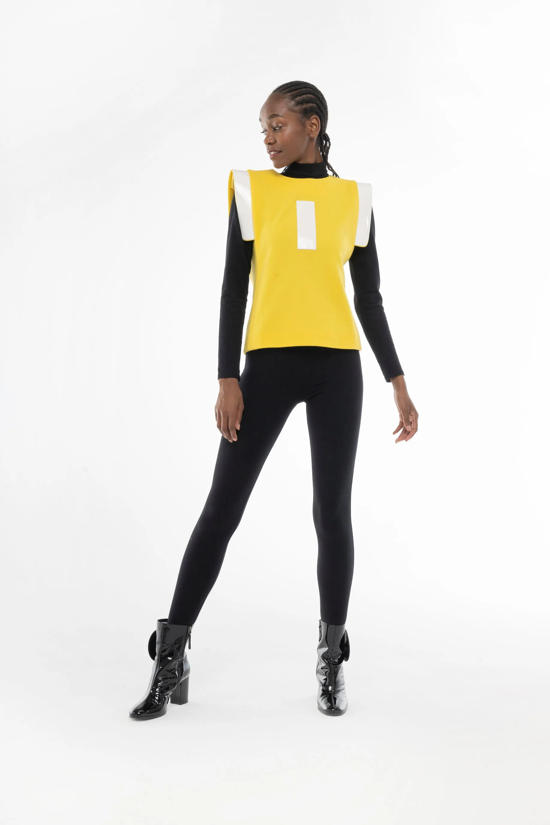 F3.02 Top sold by Pierre Cardin