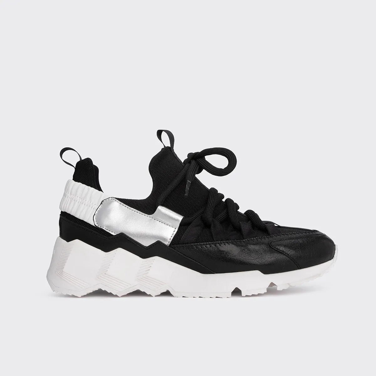 BASKETS TREK COMET sold by Pierre Hardy