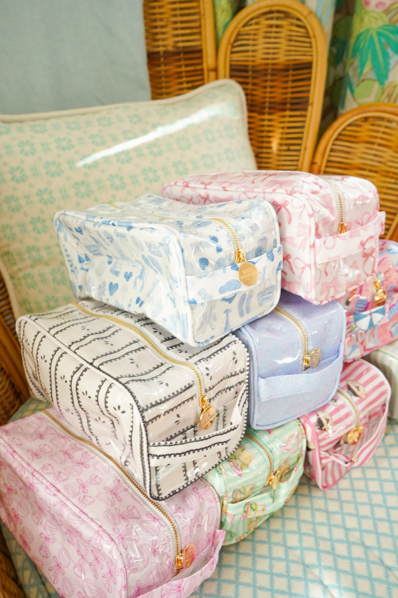 KenzKustomz Clear Coat Toiletry Dopp Kit sold by Pink Lily product image thumbnail 4