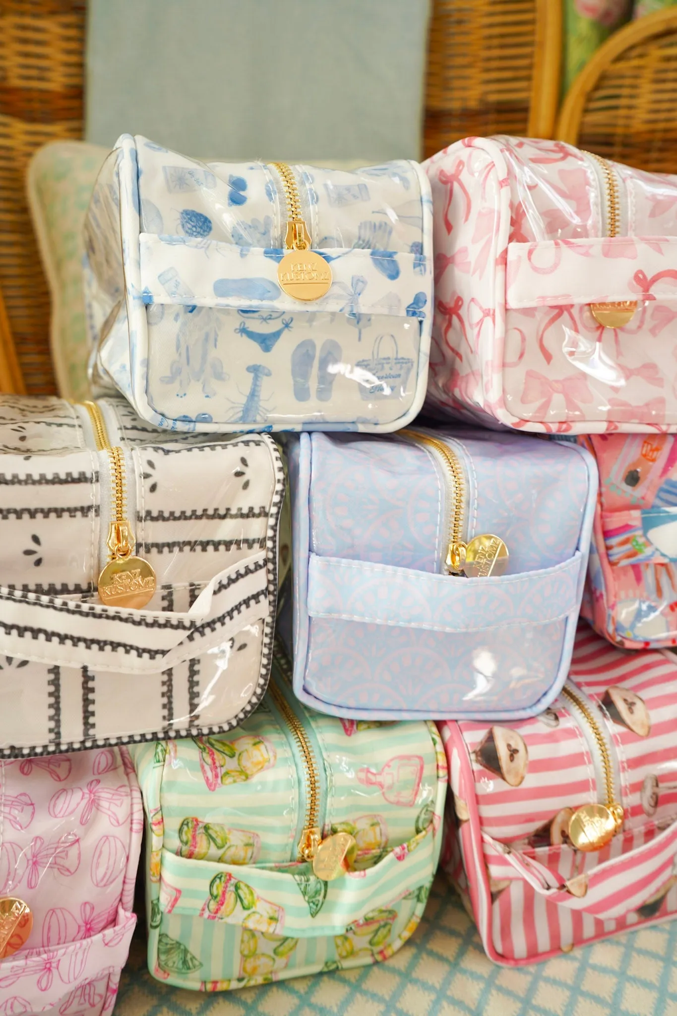 KenzKustomz Clear Coat Toiletry Dopp Kit sold by Pink Lily product image thumbnail 5