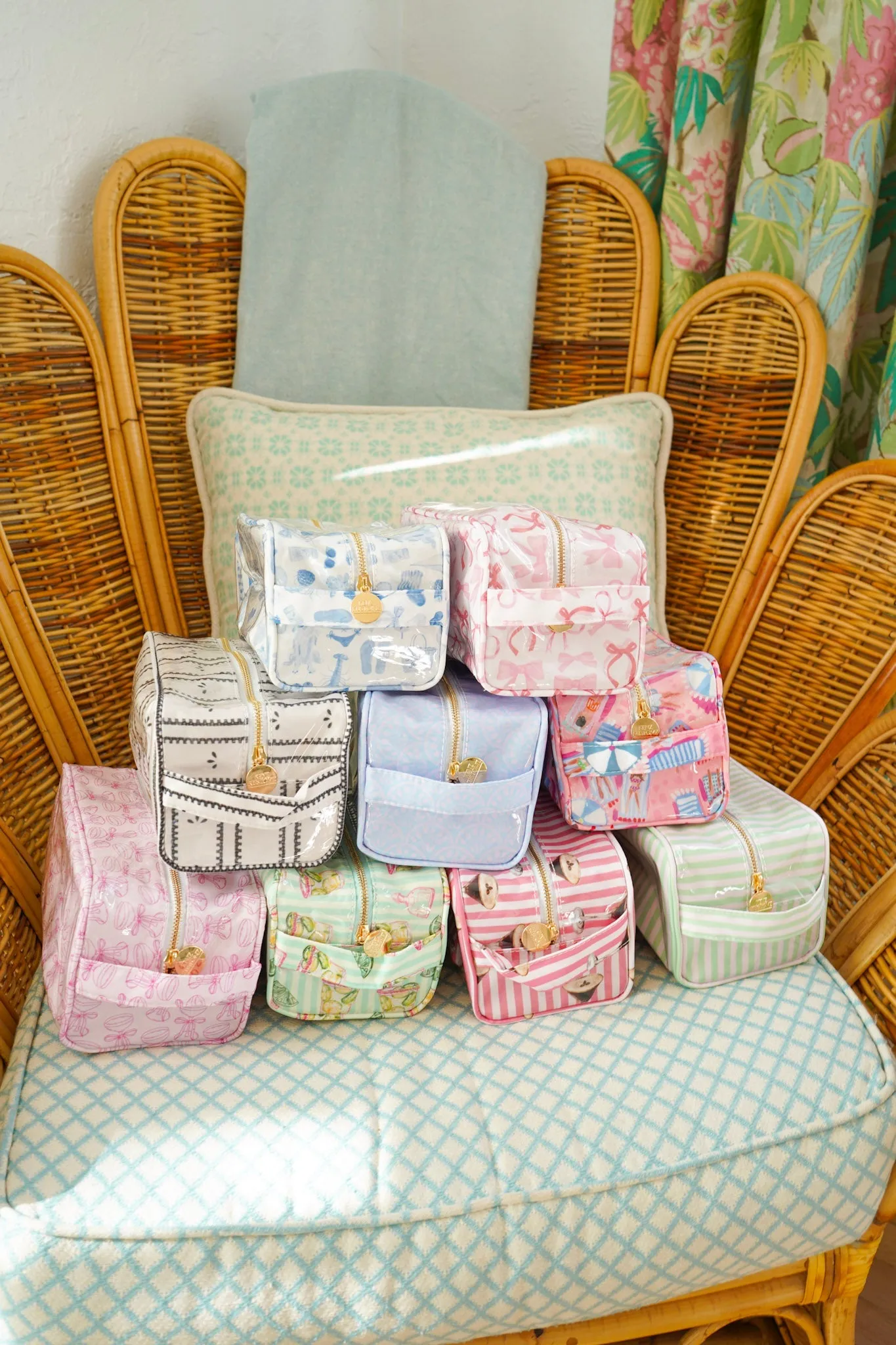 KenzKustomz Clear Coat Toiletry Dopp Kit sold by Pink Lily product image thumbnail 2