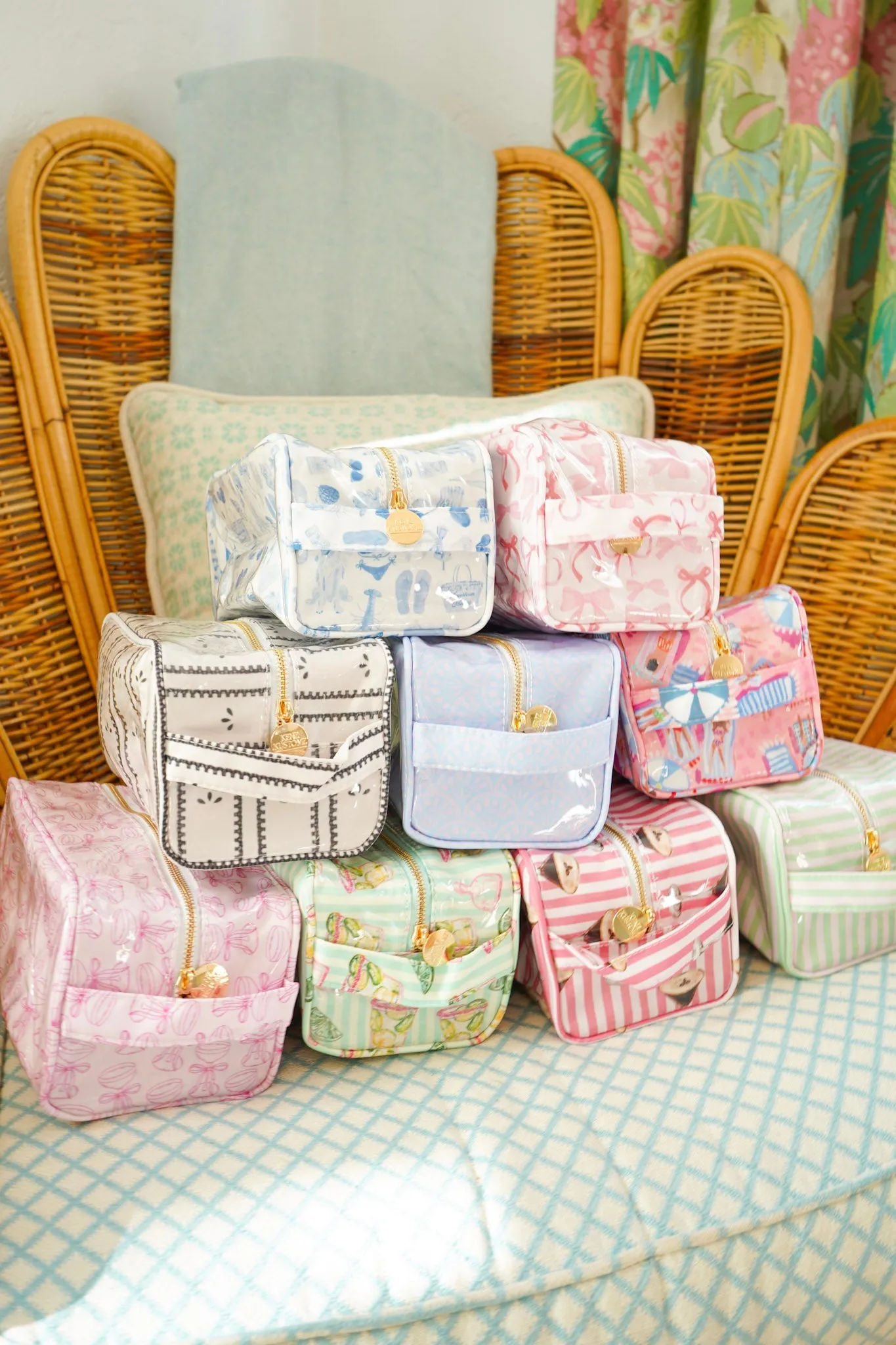 KenzKustomz Clear Coat Toiletry Dopp Kit sold by Pink Lily product image thumbnail 3