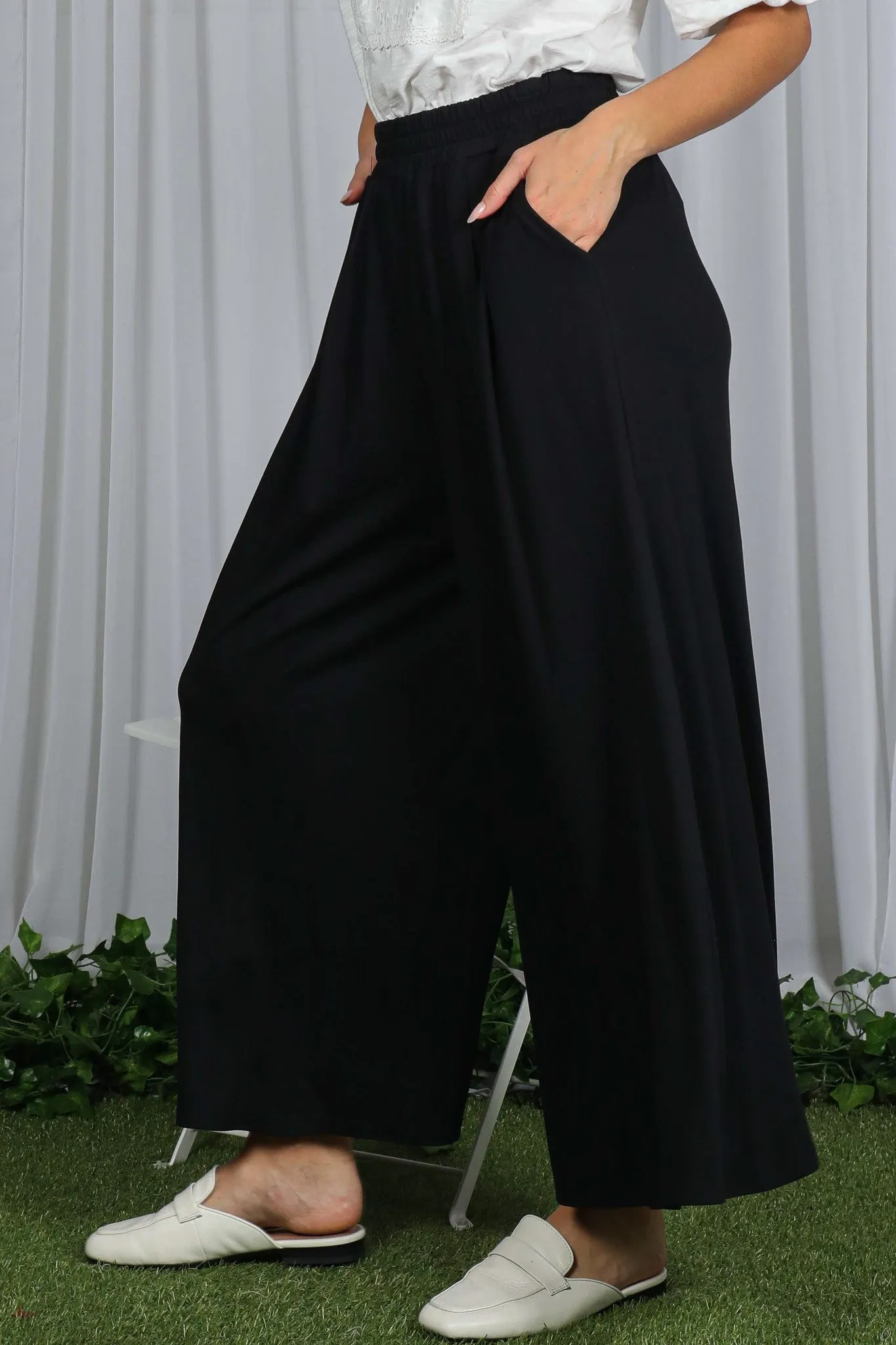 Black Cropped Wide Leg Pants sold by Pinkblush product image thumbnail 3