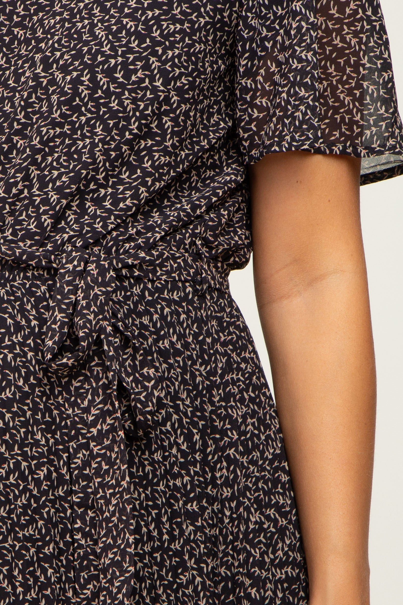 Black Floral Pleated Maternity Midi Dress sold by Pinkblush product image thumbnail 4