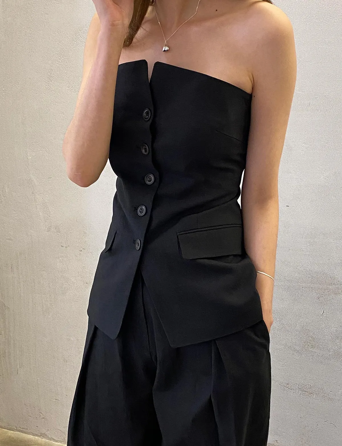 Pleated Linen-Blend Crop Pants sold by Pixie Market product image thumbnail 4