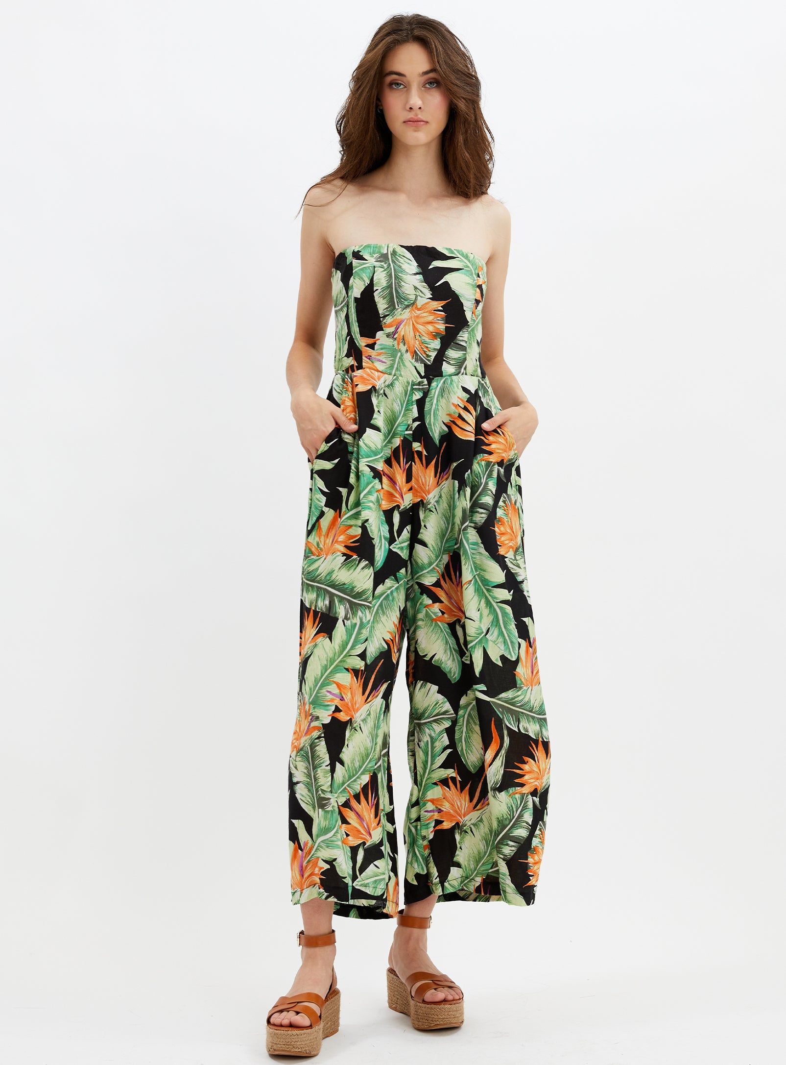 LAMA | Wide leg floral Jumpsuit ||LAMA | Combinaison fleurie jambe large sold by Point Zero