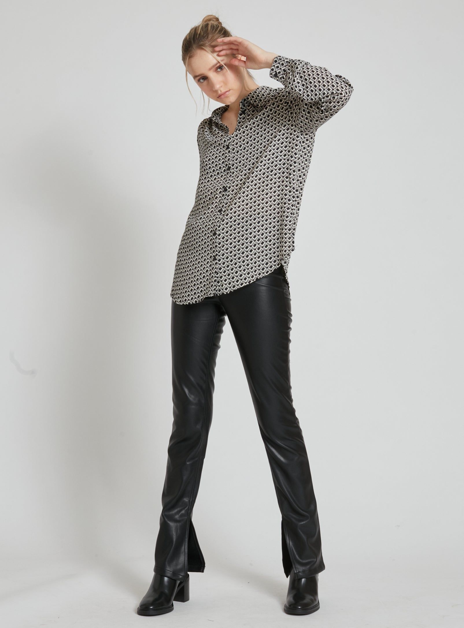 GABRIELLE | Long sleeve blouse in a geometric pattern design with button front closure. || GABRIELLE |Chemisier à manches longues à motif géométrique avec fermeture boutonnée sur le devant. sold by Point Zero product image thumbnail 5