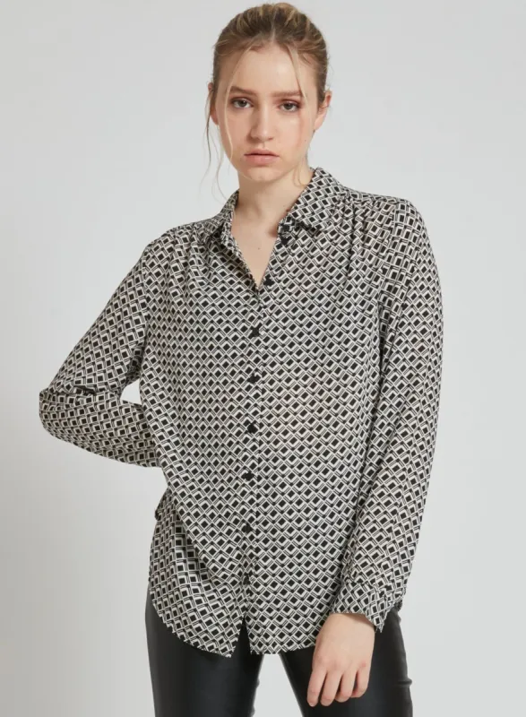 GABRIELLE | Long sleeve blouse in a geometric pattern design with button front closure. || GABRIELLE  |Chemisier à manches longues à motif géométrique avec fermeture boutonnée sur le devant. sold by Point Zero