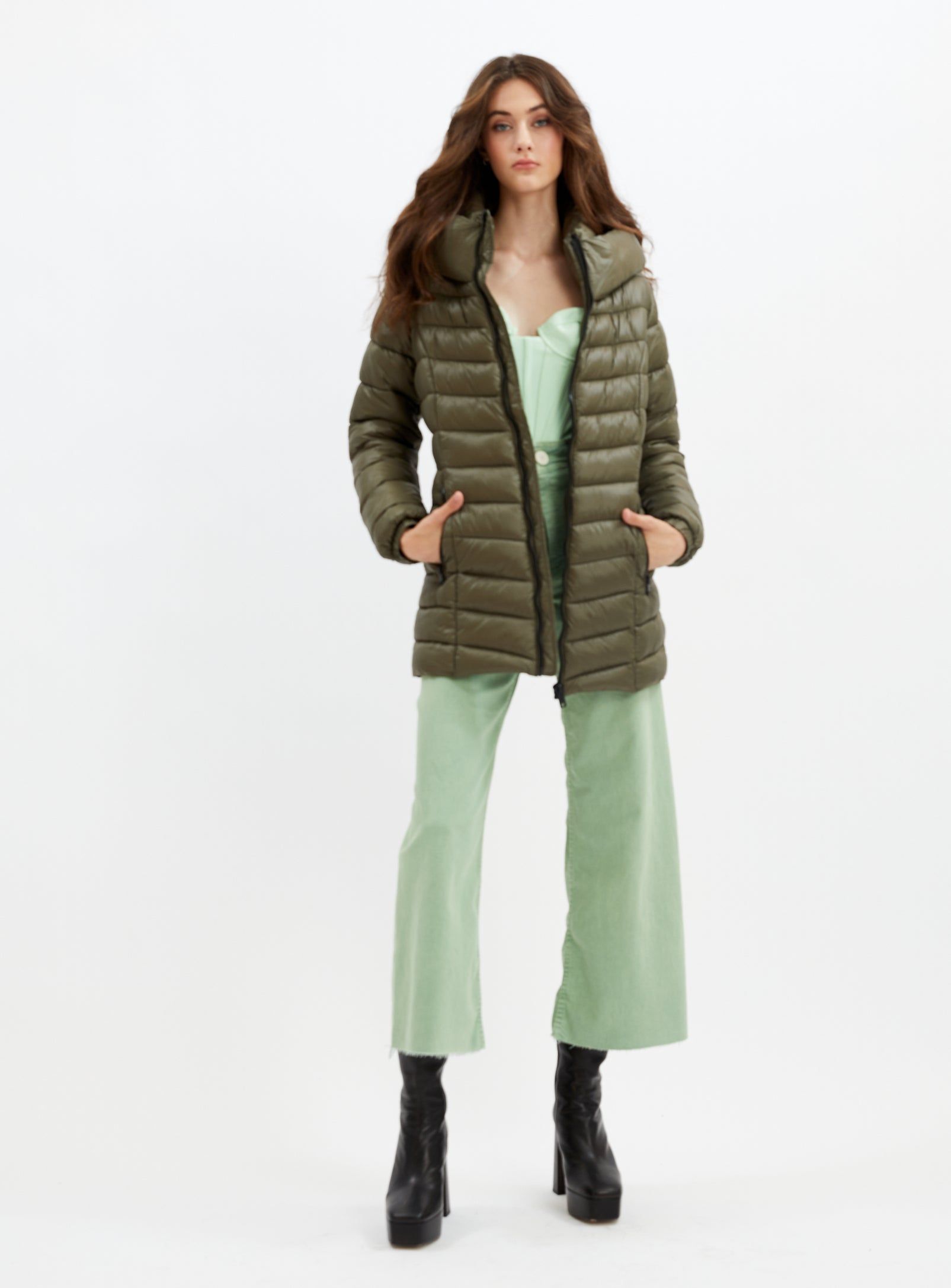 JESSYANN | Mid weight puffer jacket with hood || JESSYANN | Doudoune d'épaisseur moyenne avec capuche sold by Point Zero product image thumbnail 5