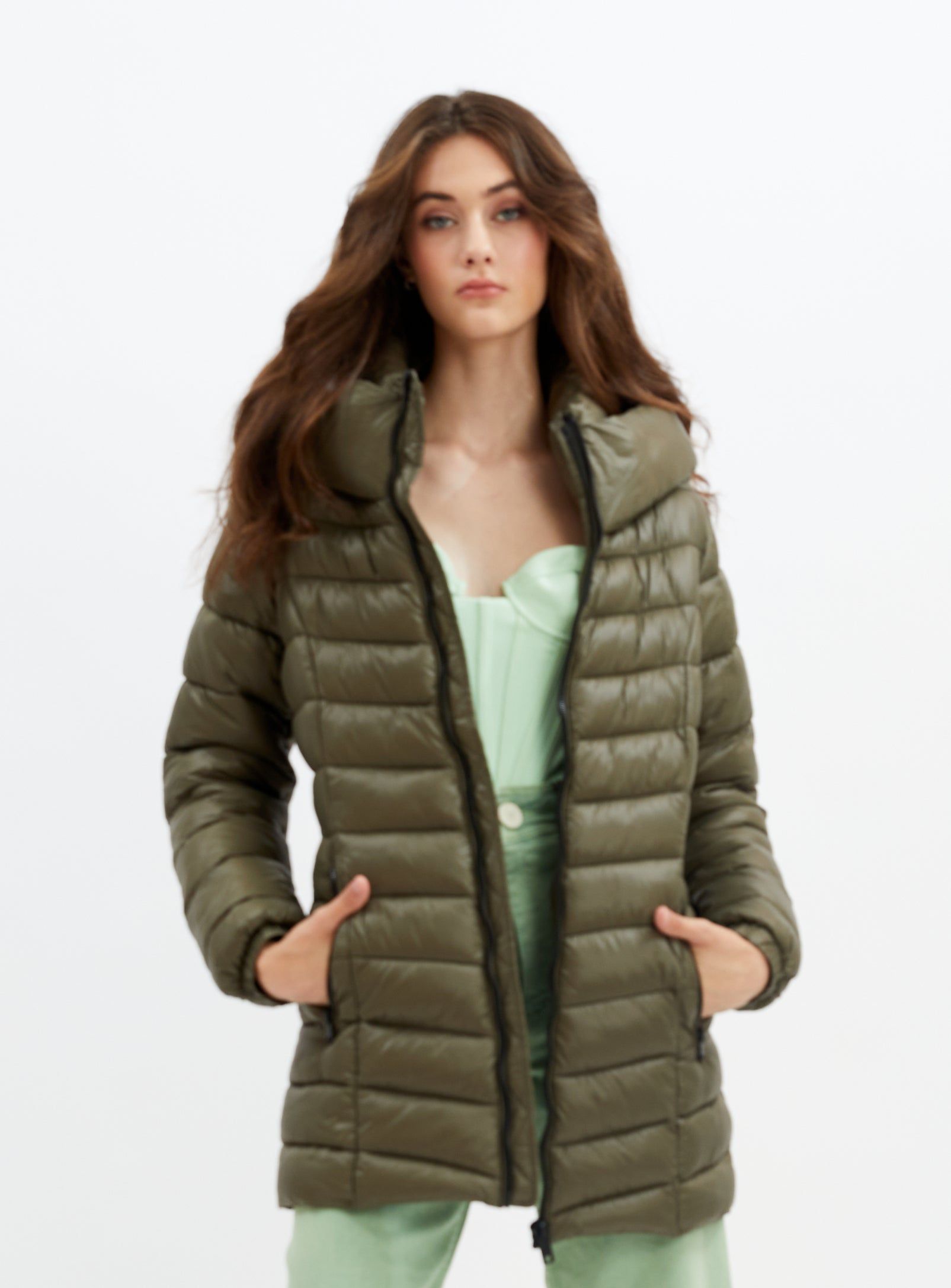 JESSYANN | Mid weight puffer jacket with hood || JESSYANN | Doudoune d'épaisseur moyenne avec capuche sold by Point Zero product image thumbnail 7