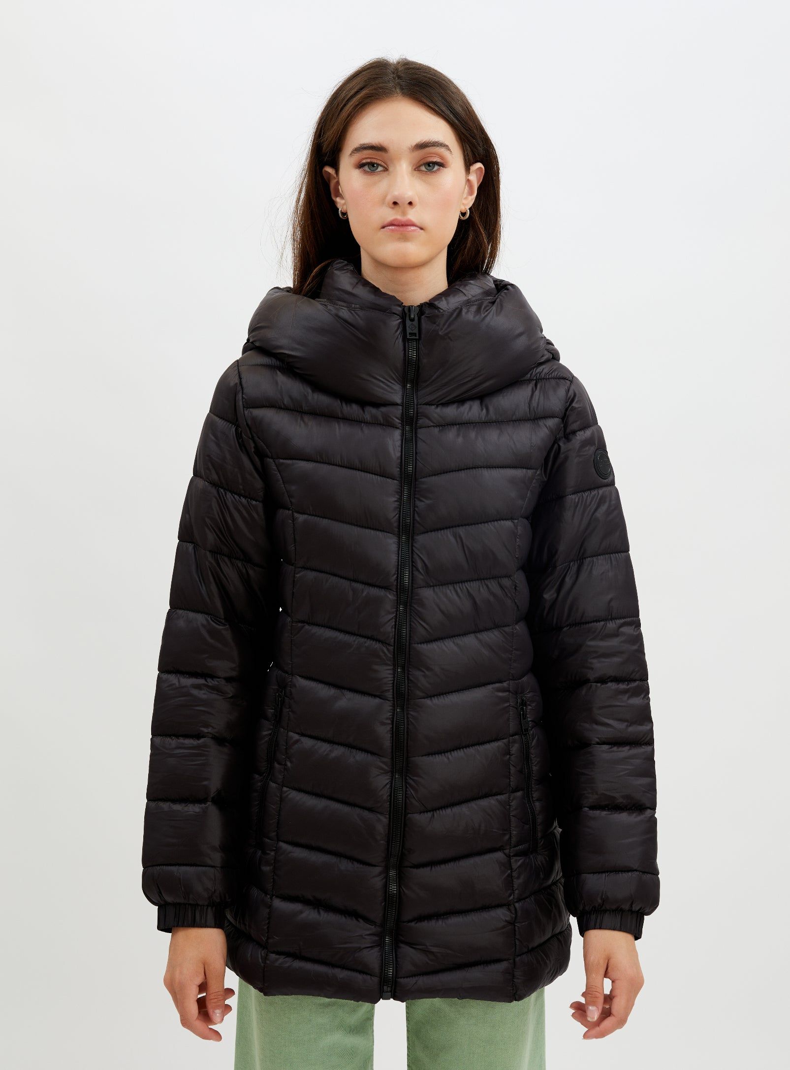 JESSYANN | Mid weight puffer jacket with hood || JESSYANN | Doudoune d'épaisseur moyenne avec capuche sold by Point Zero product image thumbnail 9