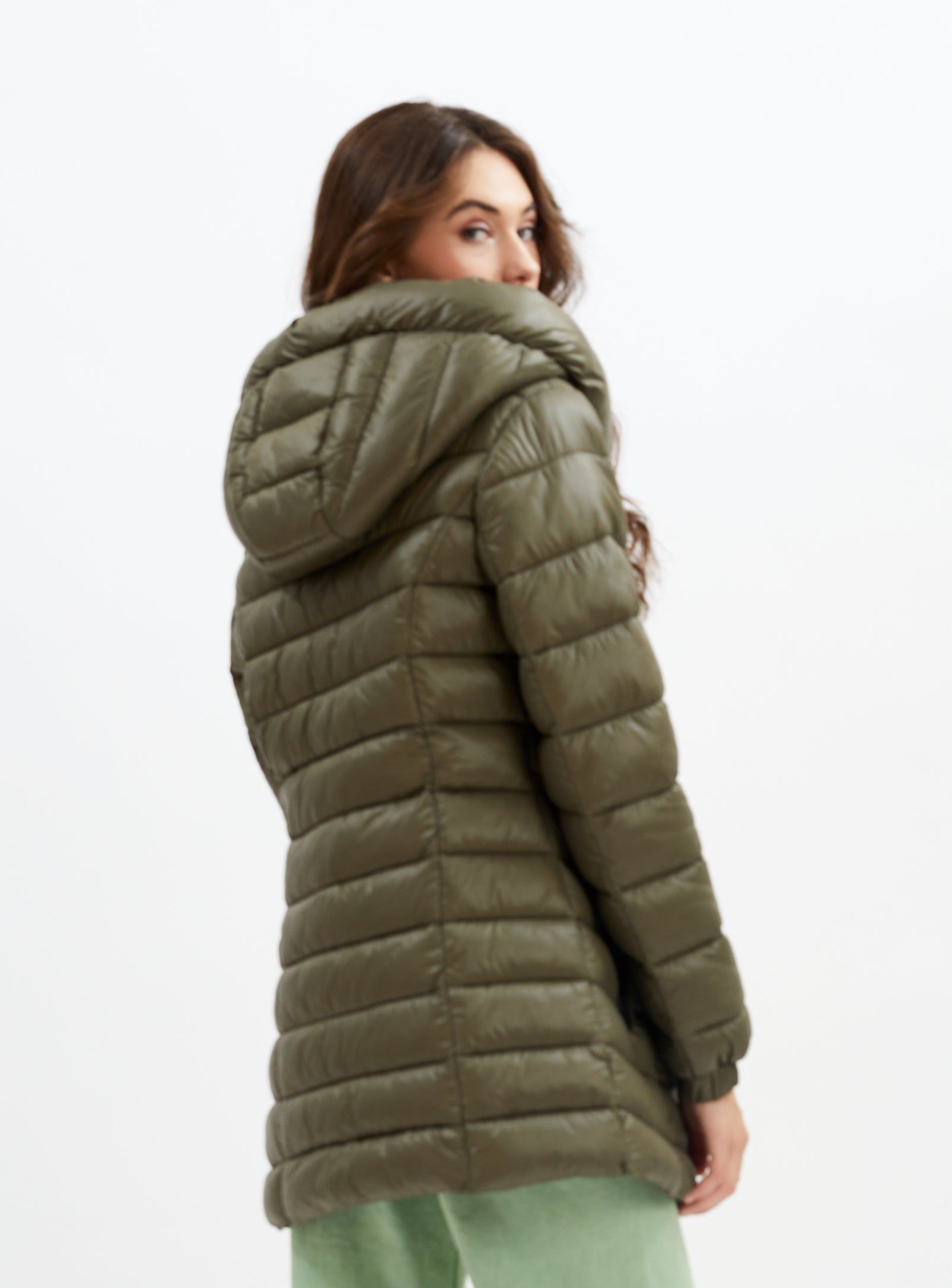 JESSYANN | Mid weight puffer jacket with hood || JESSYANN | Doudoune d'épaisseur moyenne avec capuche sold by Point Zero product image thumbnail 4