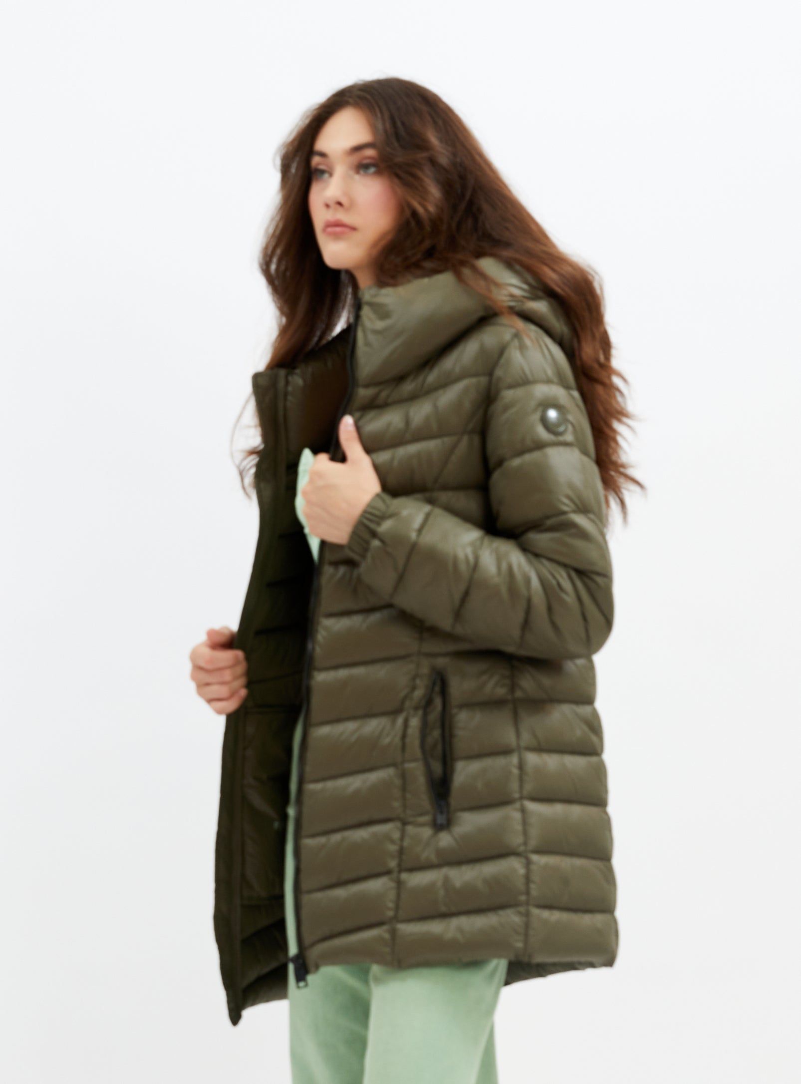 JESSYANN | Mid weight puffer jacket with hood || JESSYANN | Doudoune d'épaisseur moyenne avec capuche sold by Point Zero product image thumbnail 3