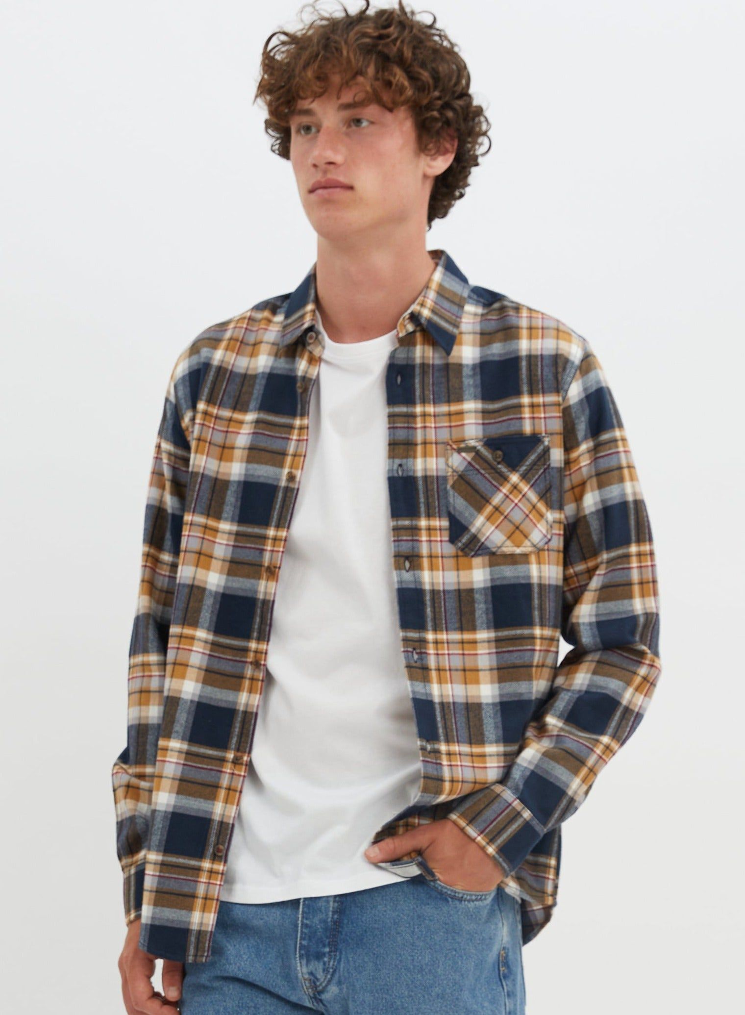 NOAH | Checkered semi-fit overshirt || NOAH |Surchemise semi-ajustée à carreaux sold by Point Zero
