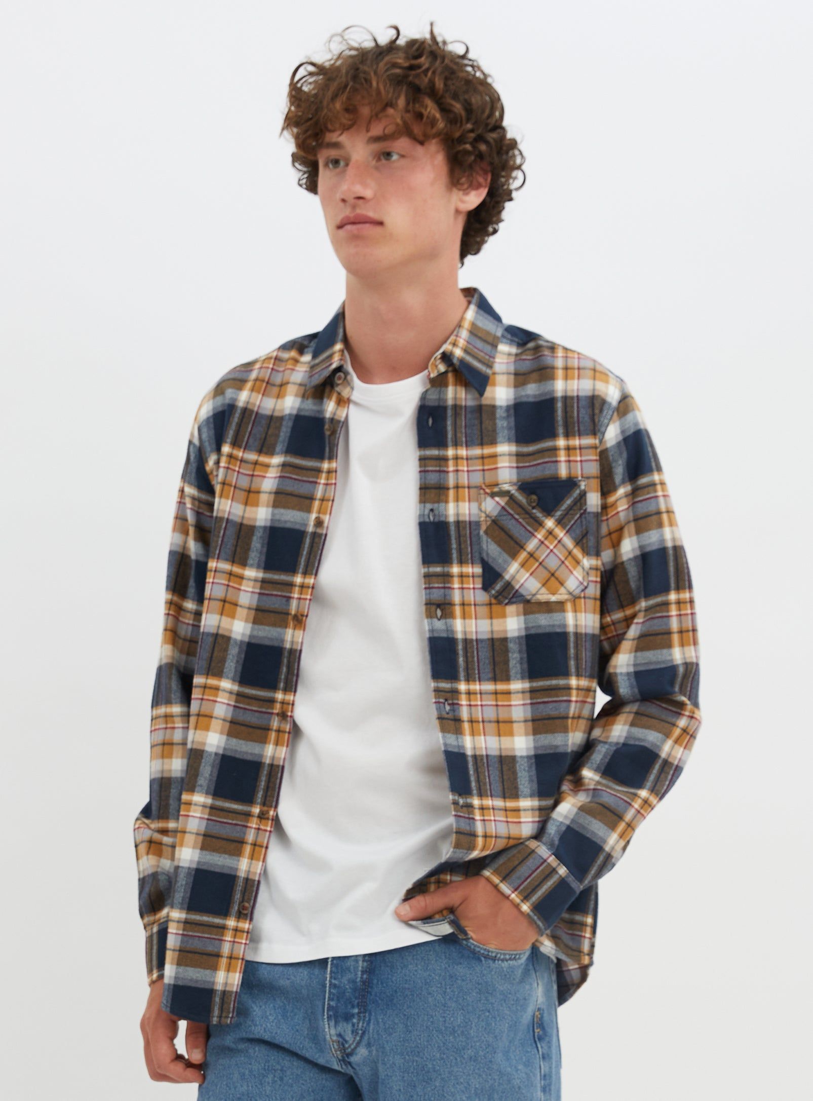 NOAH | Checkered semi-fit overshirt || NOAH |Surchemise semi-ajustée à carreaux sold by Point Zero product image thumbnail 2