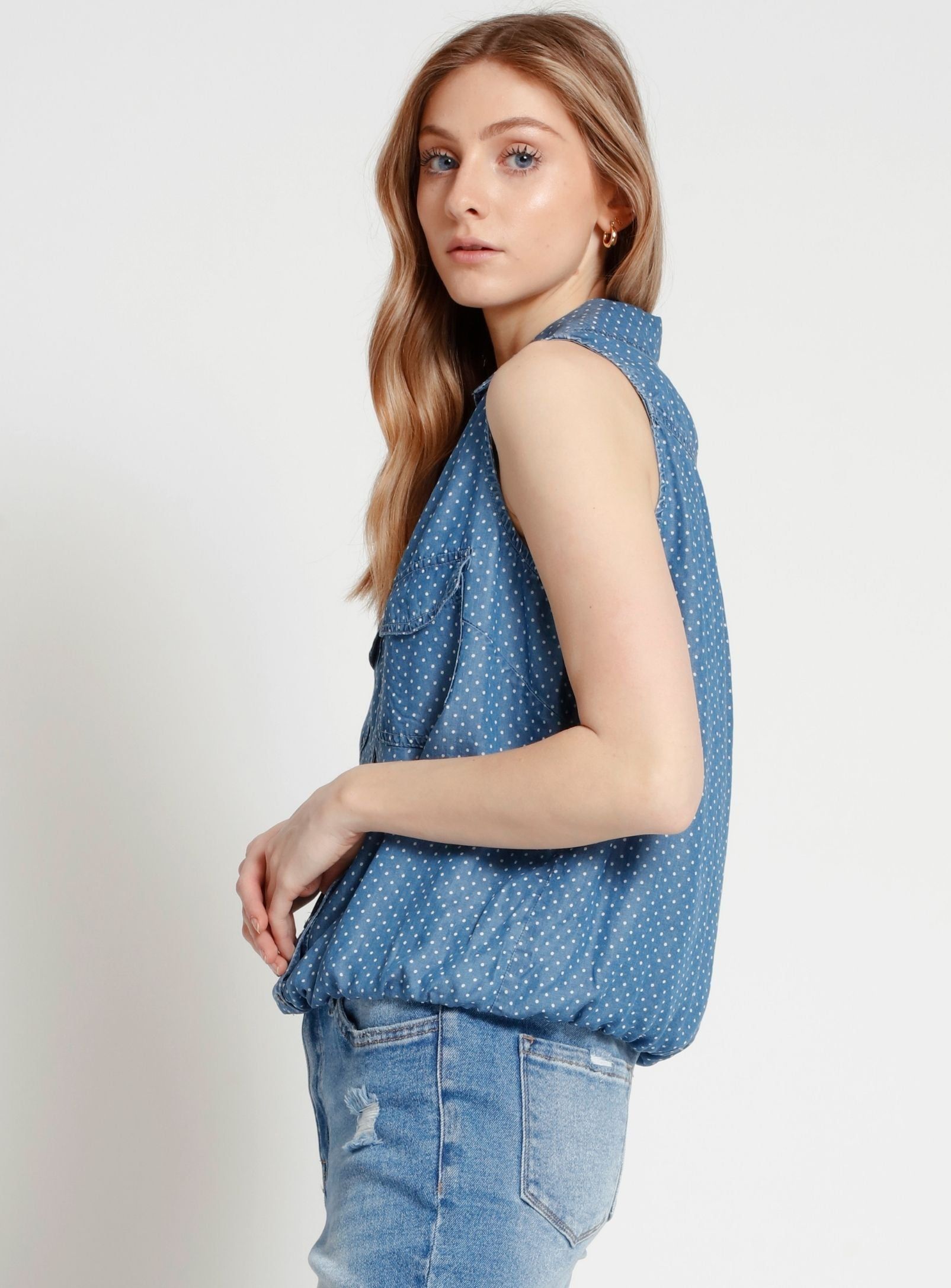 MARA | Sleeveless button front blouse ||MARA | Chemisier boutonné sans manches sold by Point Zero product image thumbnail 3