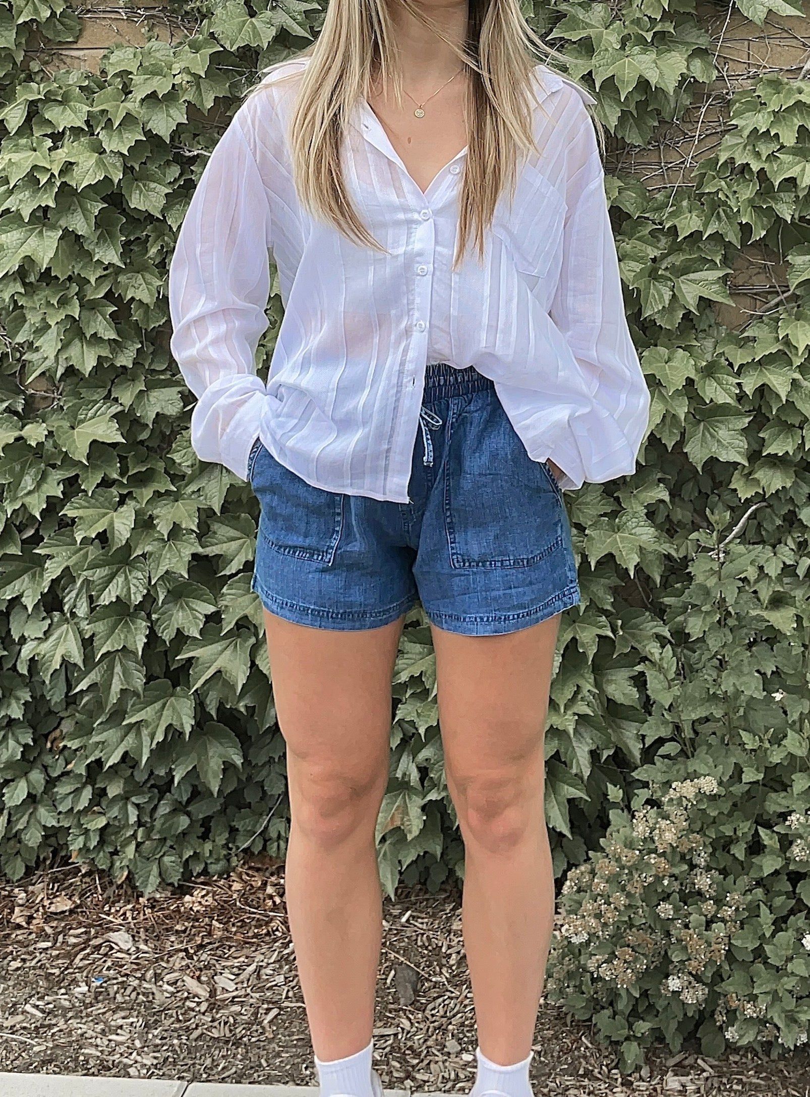 SOPHIE | Sheer button-up blouse with front chest pocket || SOPHIE | Chemisier boutonné transparent avec poche poitrine sur le devant sold by Point Zero product image thumbnail 3