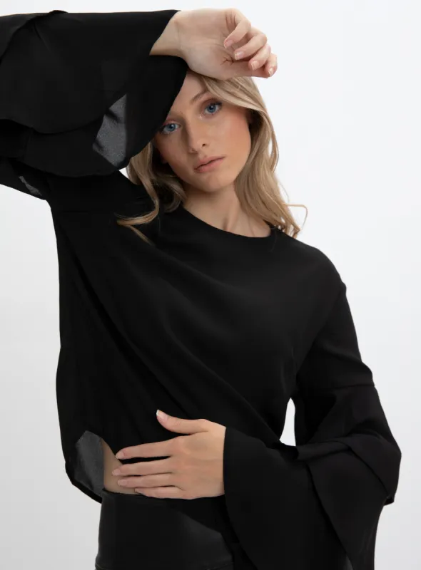 LAUREN |Shirt with ruffle sleeves || LAUREN | Chemise avec manche froufrous sold by Point Zero