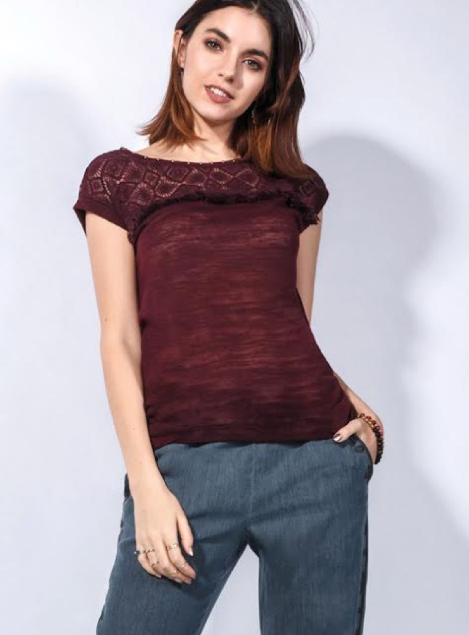 ZAHRA | Hacci Knit Top W/Crochet Yoke & Frindge Trim || ZAHRA | Hacci Top en maille avec empiècement en crochet et bordures en frange sold by Point Zero