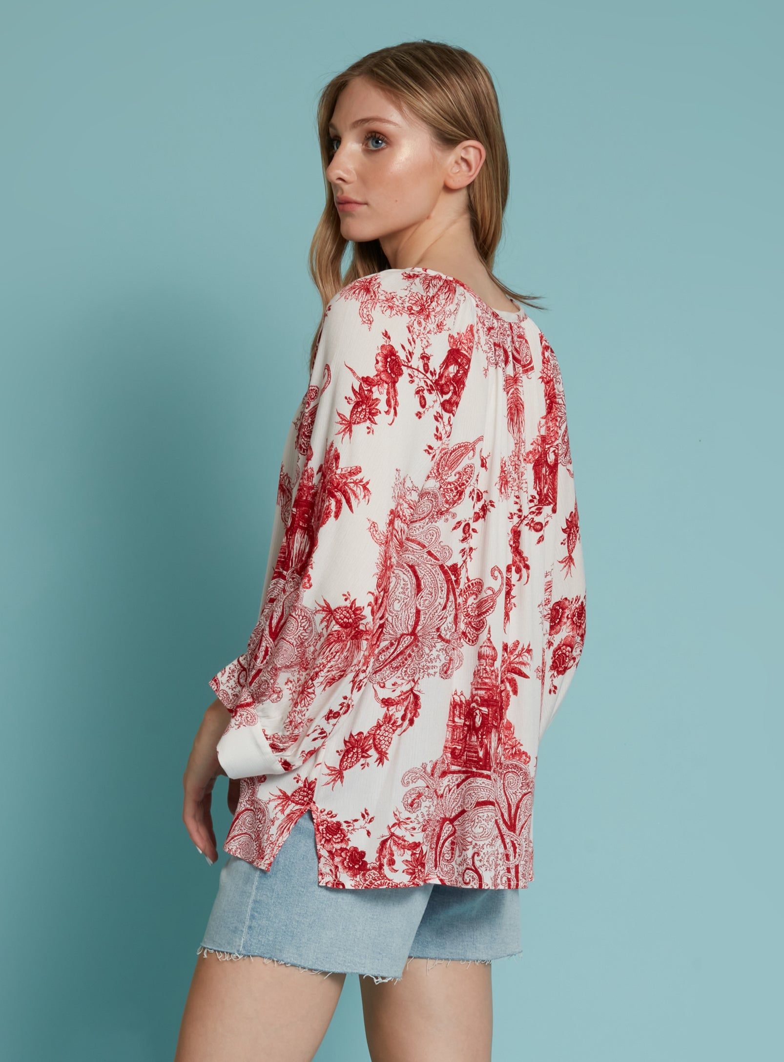 TILA | Red and white floral blouse || TILA | Chemisier fleuri rouge et blanc sold by Point Zero product image thumbnail 3