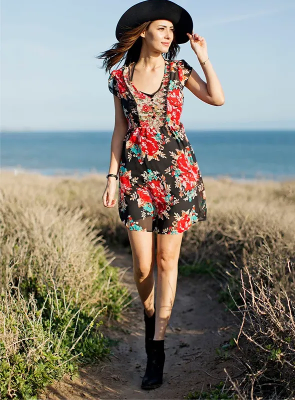 KAT | V-neck chiffon floral dress || KAT| Robe fleurie en mousseline à encolure en V sold by Point Zero