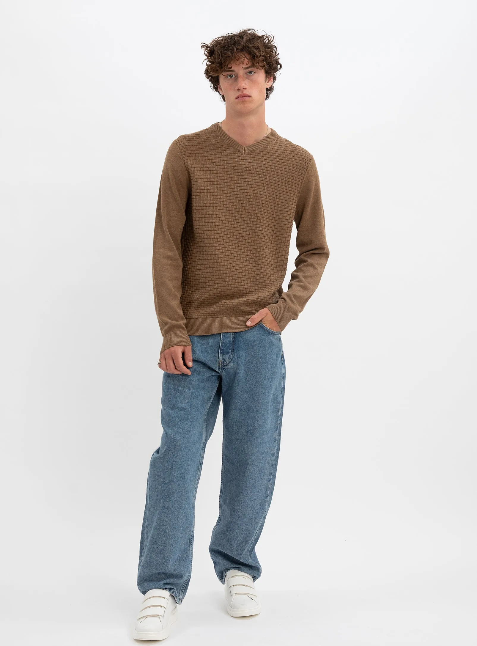 STEN | Cotton v neck fine gauge sweater || STEN | Chandail fin en coton à col v sold by Point Zero product image thumbnail 5