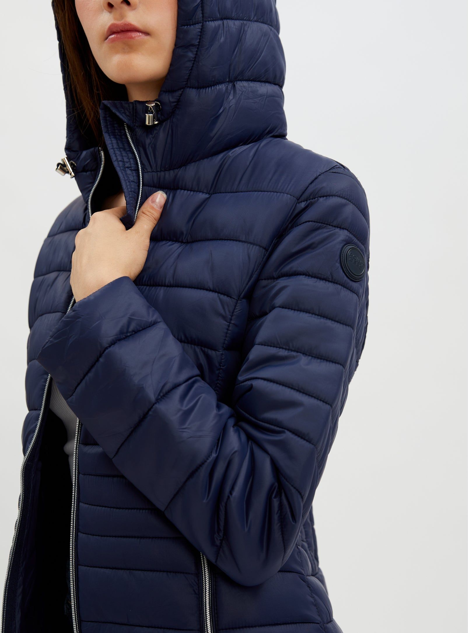 LESLIEVILLE | Iconic short ultralight jacket || LESLIEVILLE | Veste ultralégère iconique courte sold by Point Zero product image thumbnail 6