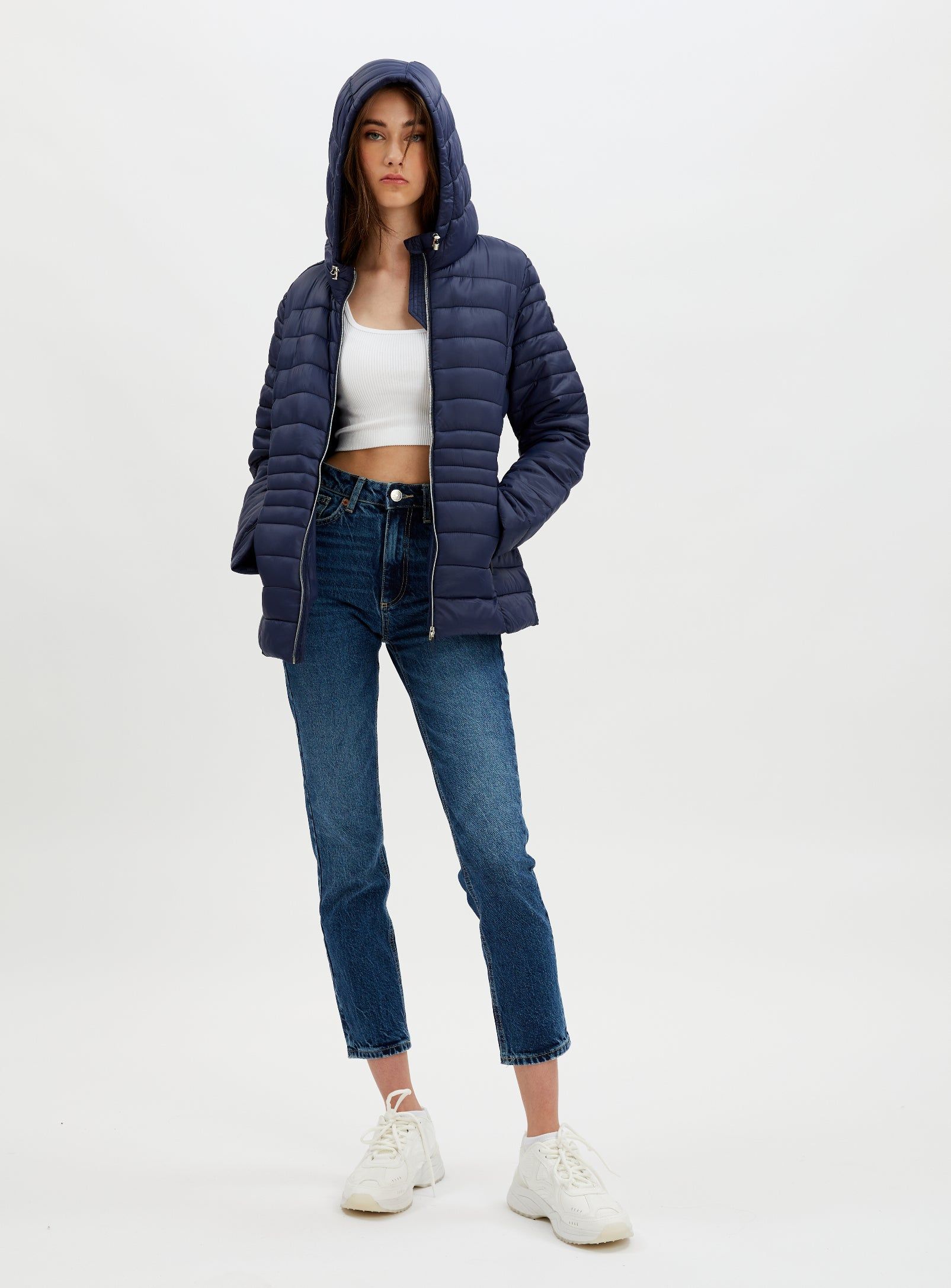 LESLIEVILLE | Iconic short ultralight jacket || LESLIEVILLE | Veste ultralégère iconique courte sold by Point Zero product image thumbnail 5