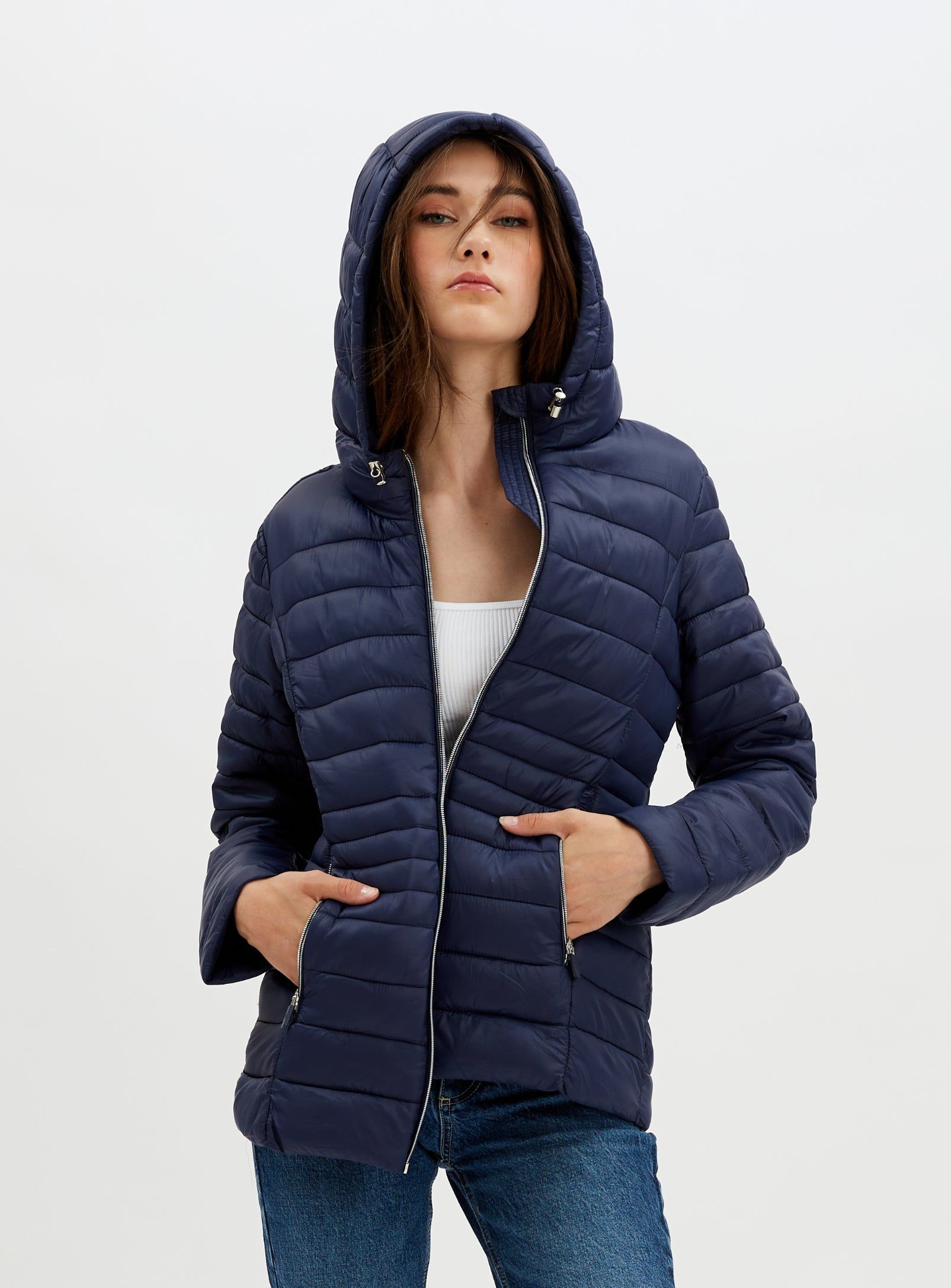 LESLIEVILLE | Iconic short ultralight jacket || LESLIEVILLE | Veste ultralégère iconique courte sold by Point Zero product image thumbnail 7