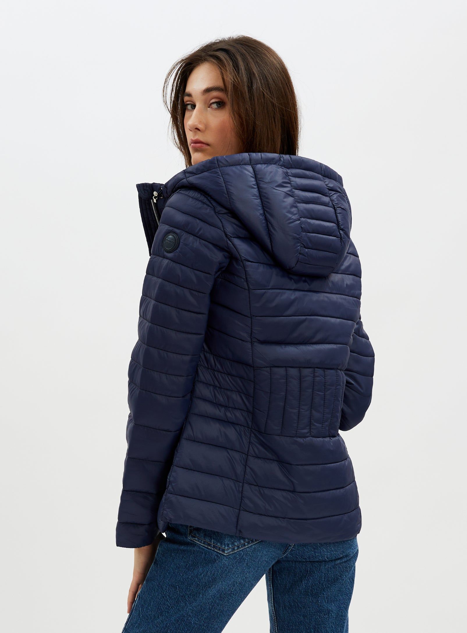 LESLIEVILLE | Iconic short ultralight jacket || LESLIEVILLE | Veste ultralégère iconique courte sold by Point Zero product image thumbnail 4