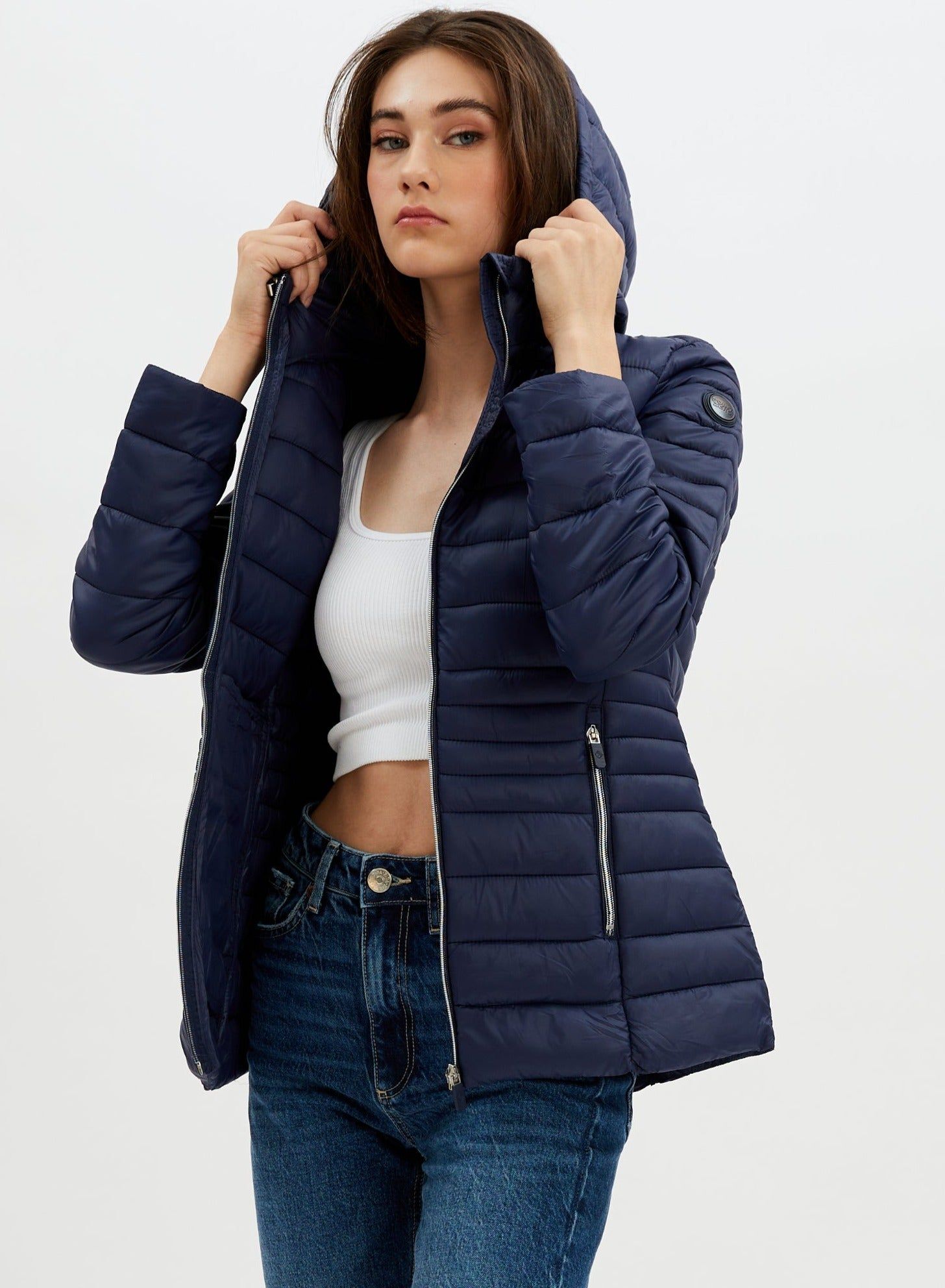 LESLIEVILLE | Iconic short ultralight jacket || LESLIEVILLE | Veste ultralégère iconique courte sold by Point Zero product image thumbnail 3