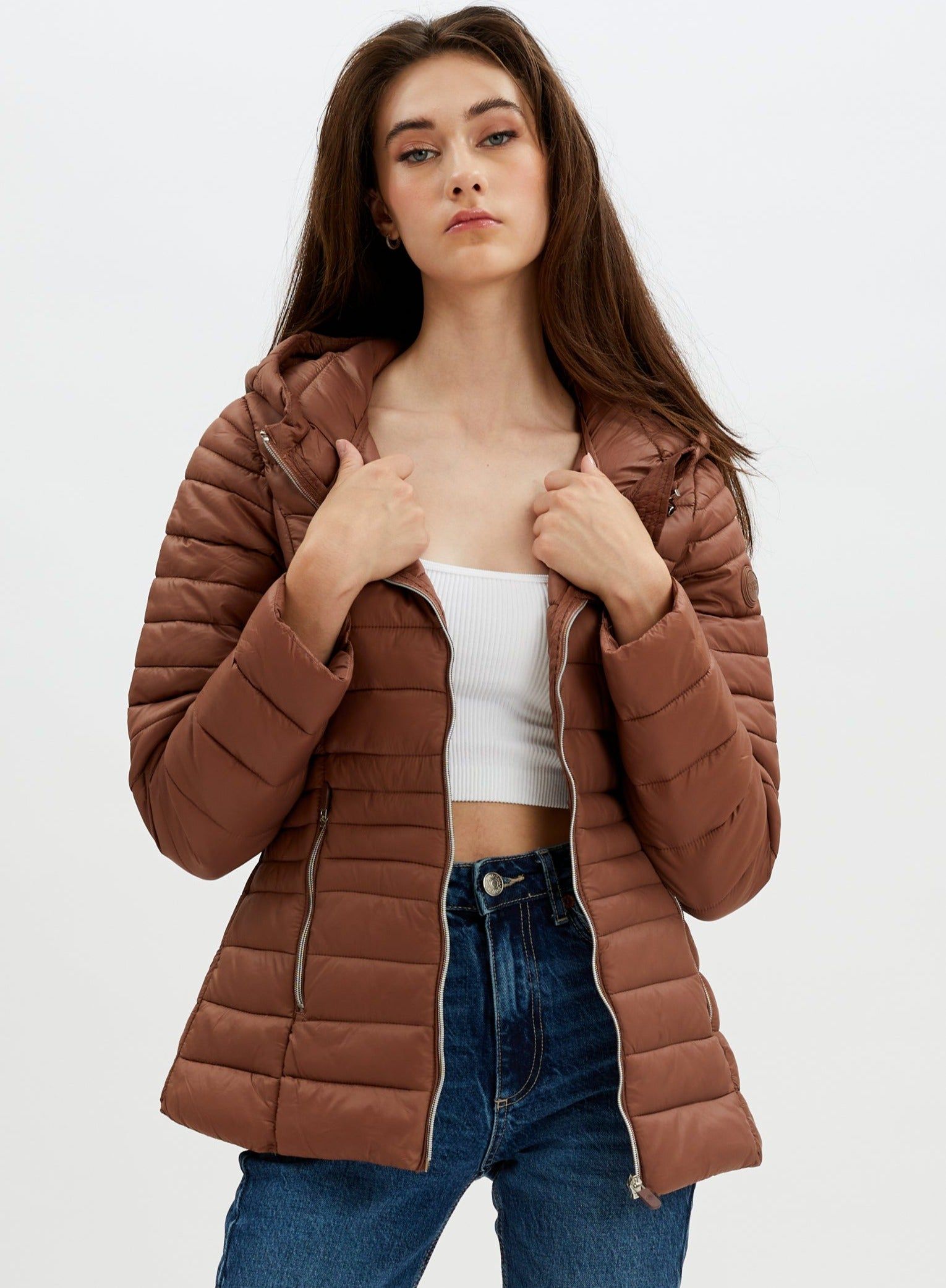 LESLIEVILLE | Iconic short ultralight jacket || LESLIEVILLE | Veste ultralégère iconique courte sold by Point Zero product image thumbnail 9