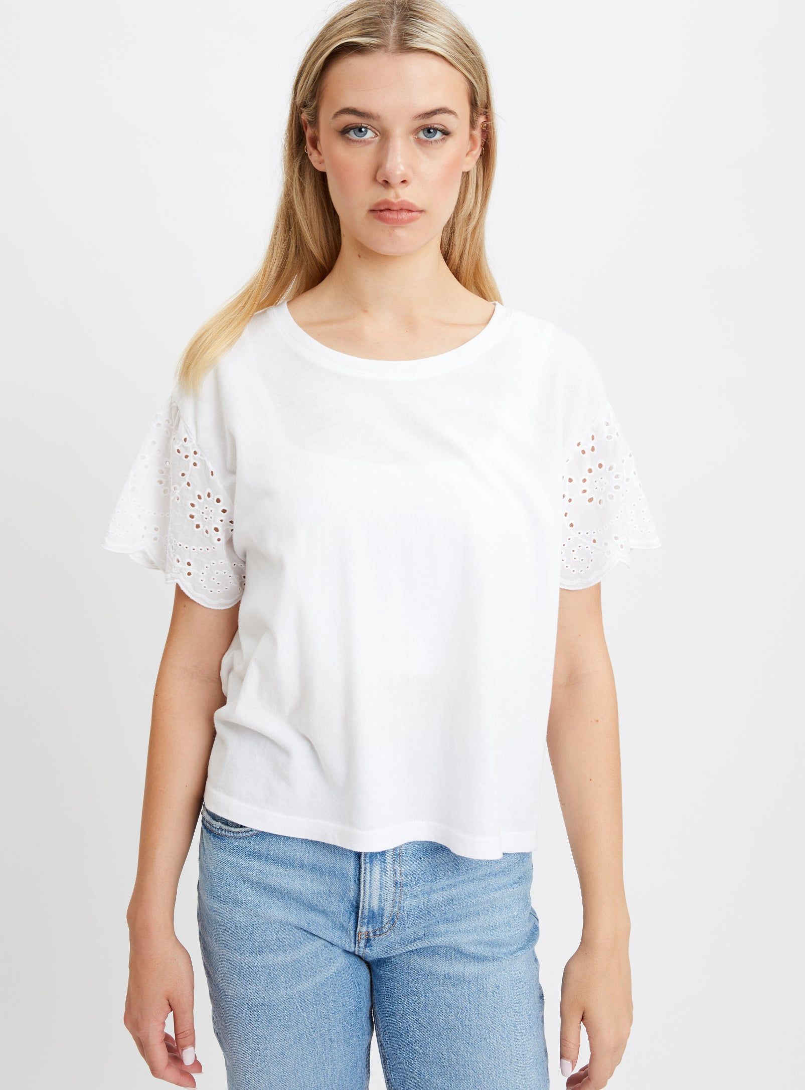 KIM | Short sleeve embroidery top || KIM | Haut brodé à manches courtes sold by Point Zero product image thumbnail 2