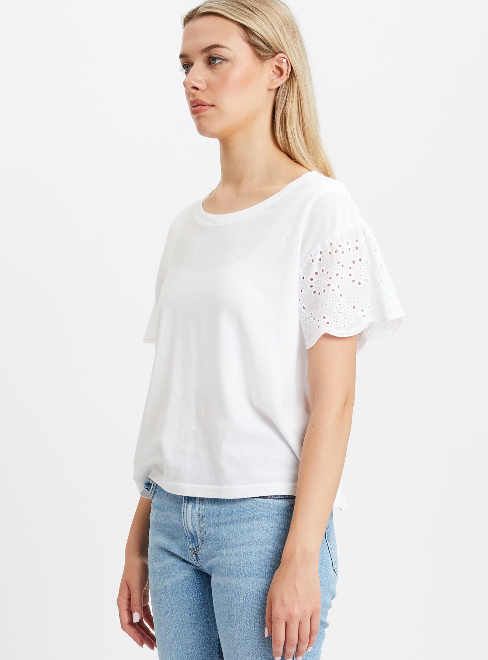 KIM | Short sleeve embroidery top || KIM | Haut brodé à manches courtes sold by Point Zero product image thumbnail 3