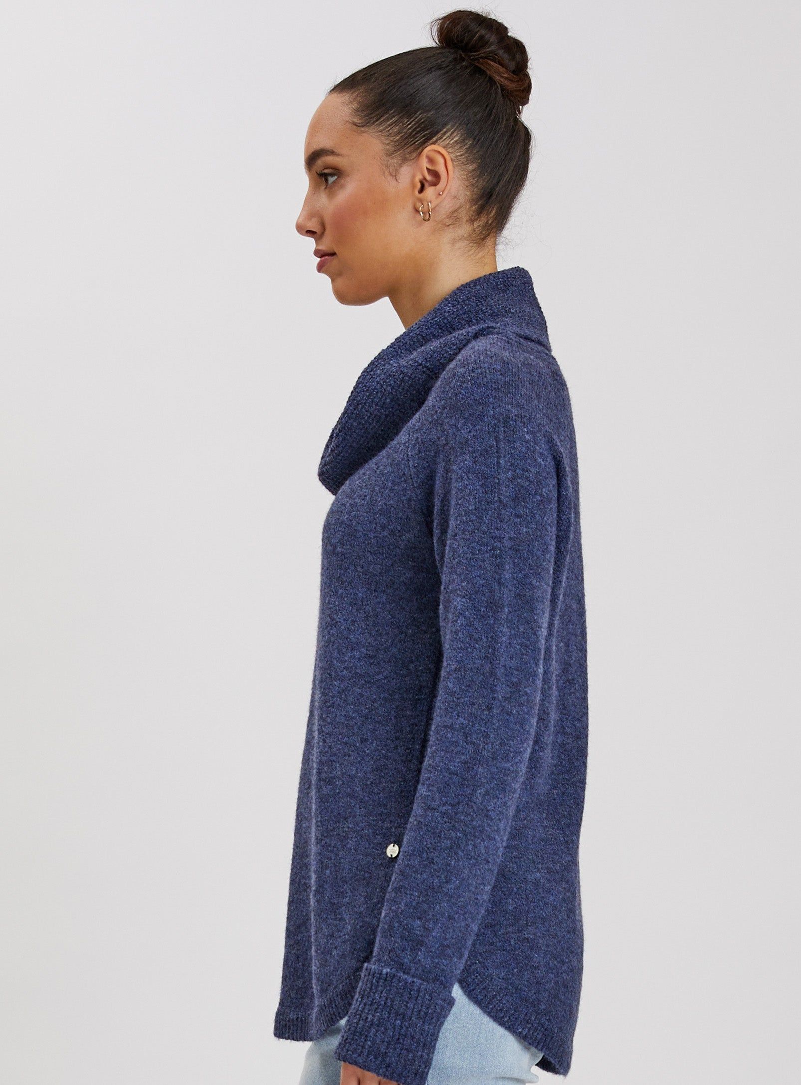 EVE | Cowl neck round hem sweater || EVE | Pull arondi col roule sold by Point Zero product image thumbnail 4