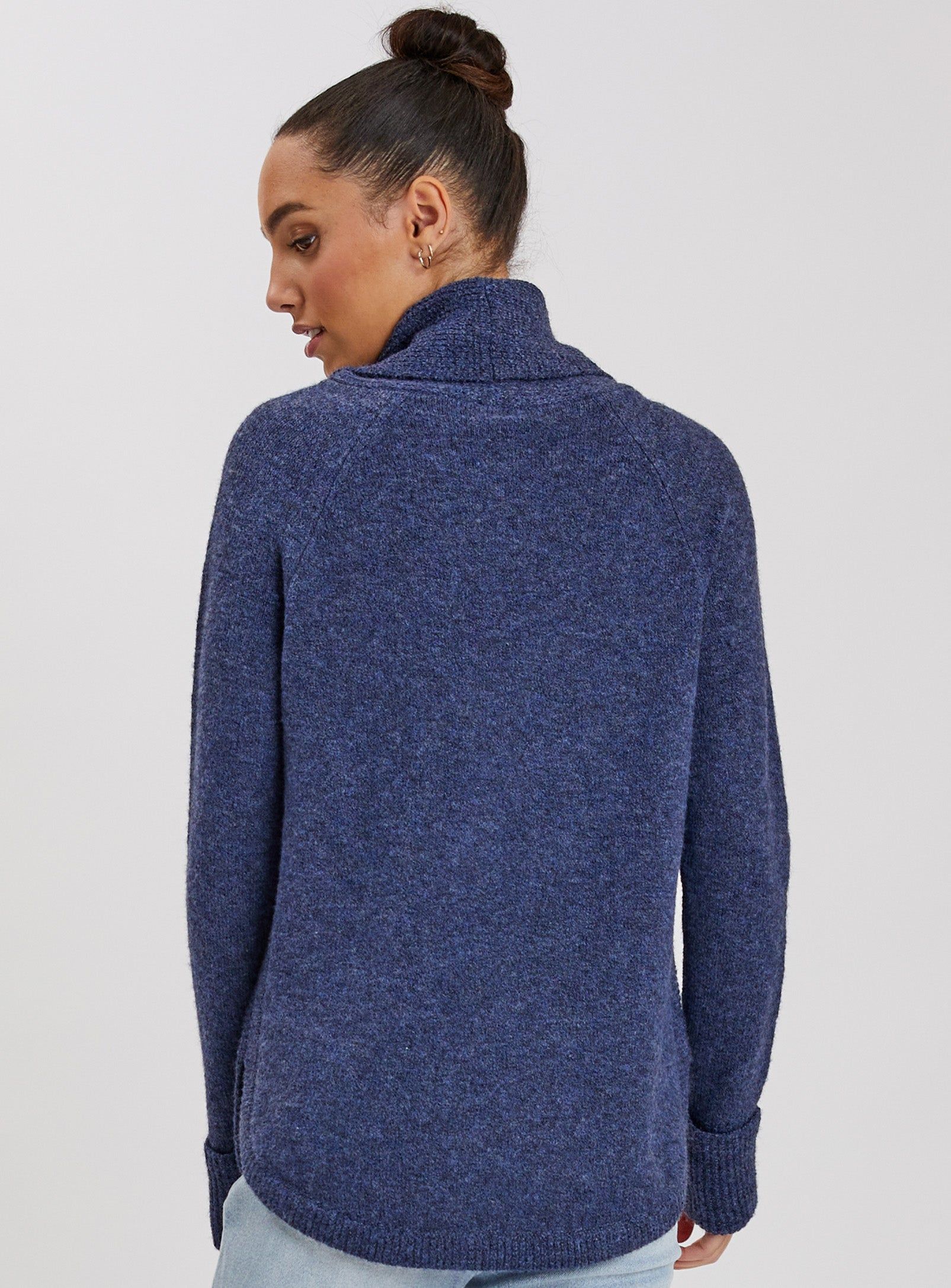 EVE | Cowl neck round hem sweater || EVE | Pull arondi col roule sold by Point Zero product image thumbnail 5