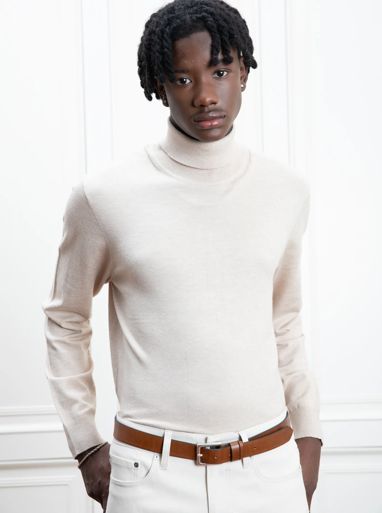 LEVAN | Cashmere-Touch Fine Gauge Turtleneck Sweater ||LEVAN | Chandail à Col Roulé en Tricot Fin – Touche Cachemire sold by Point Zero product image thumbnail 2