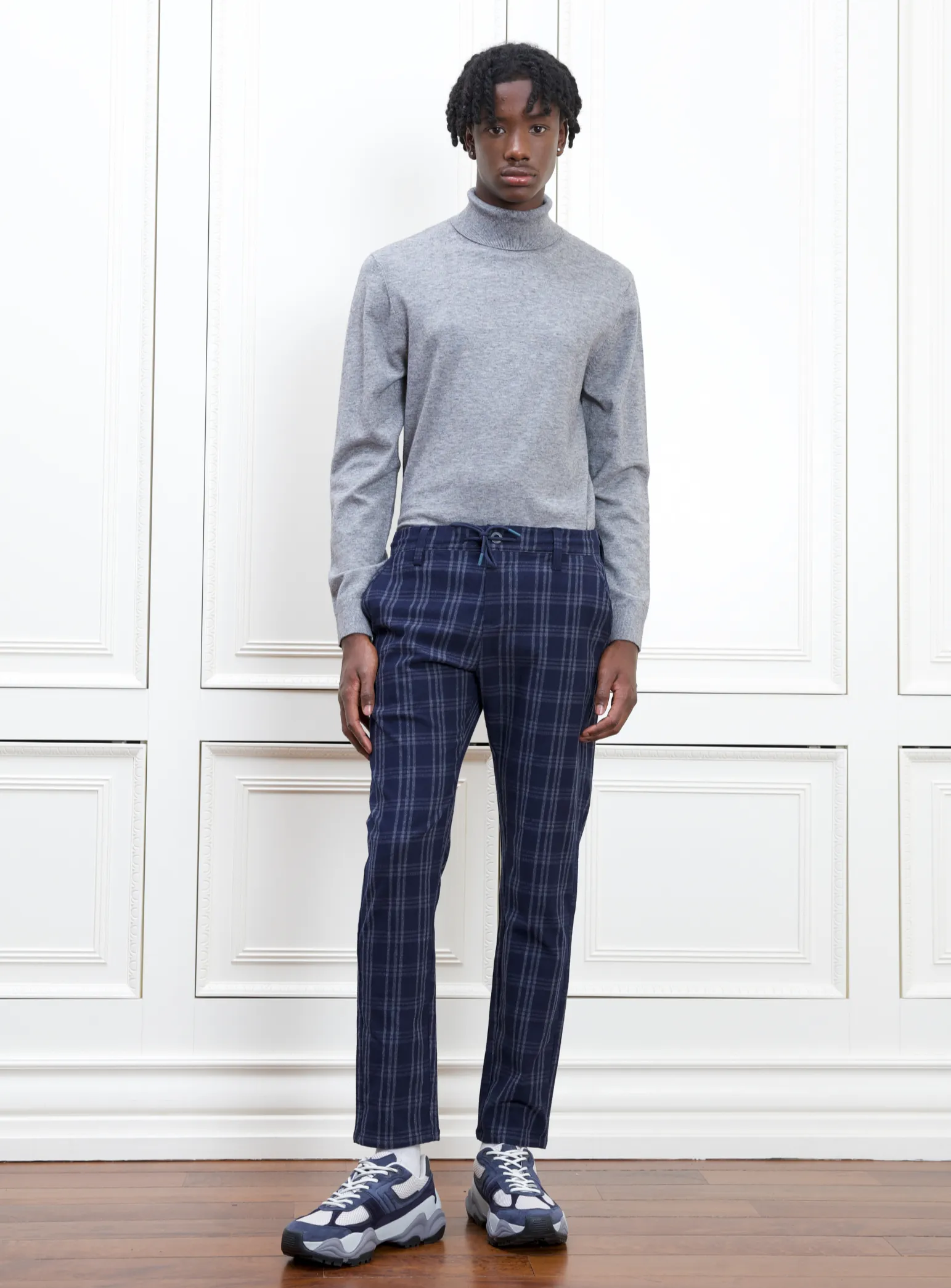 LEVAN | Cashmere-Touch Fine Gauge Turtleneck Sweater ||LEVAN | Chandail à Col Roulé en Tricot Fin – Touche Cachemire sold by Point Zero product image thumbnail 5