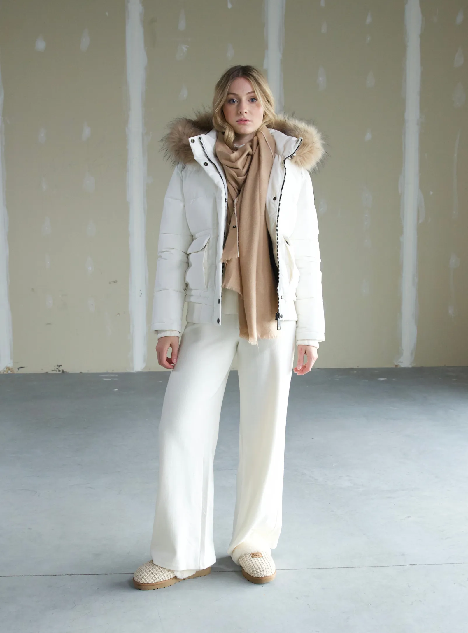 OVALIA | Removable Hood & Fur Bomber|| OVALIA | Capuche amovible et bomber en fourrure sold by Point Zero product image thumbnail 2